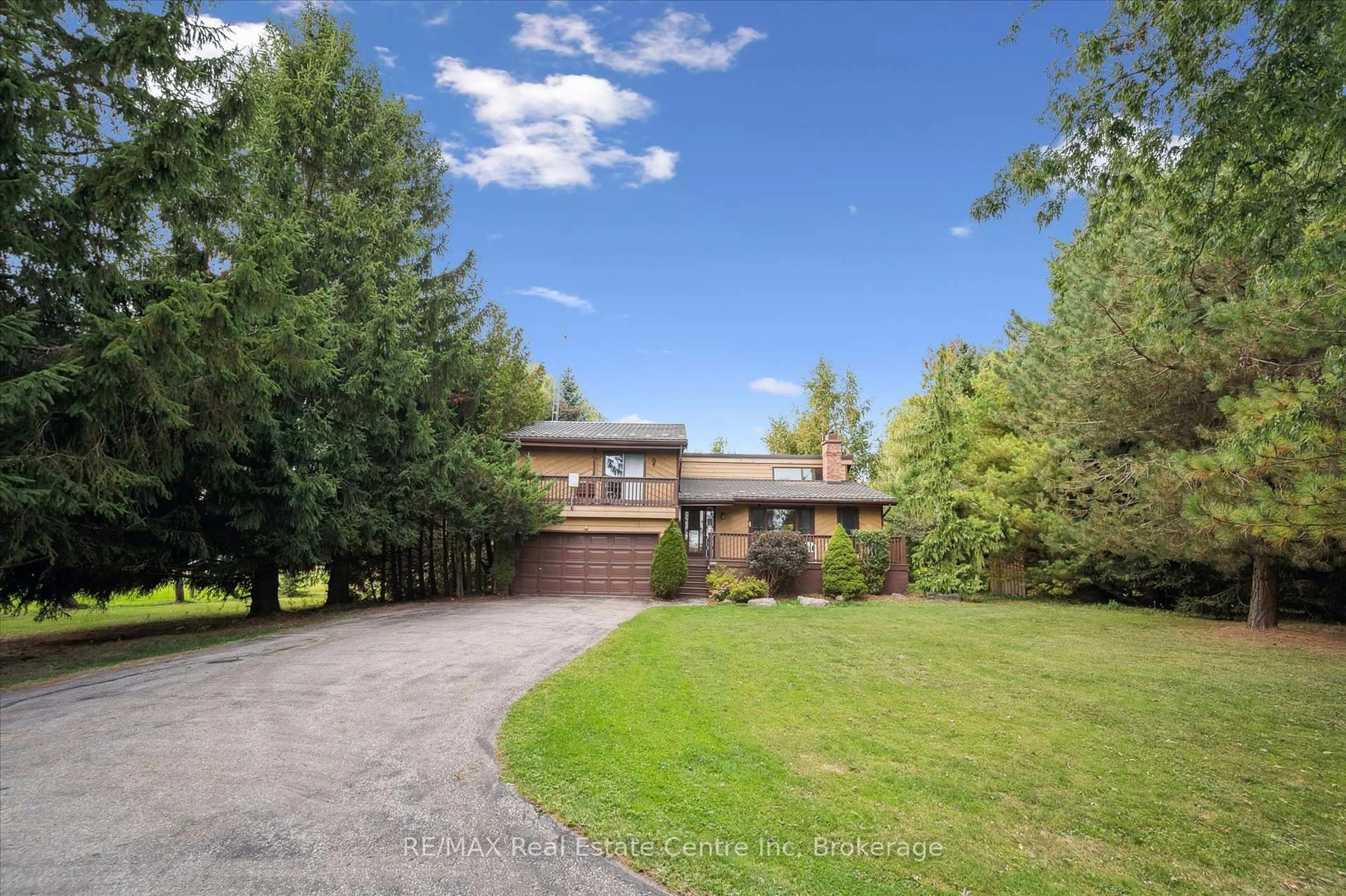 A pic from outside/outdoor area/front of a property/back of a property/a pic from drone, unknown for 7728 21 Sdrd, Mapleton Ontario N0G 1A0