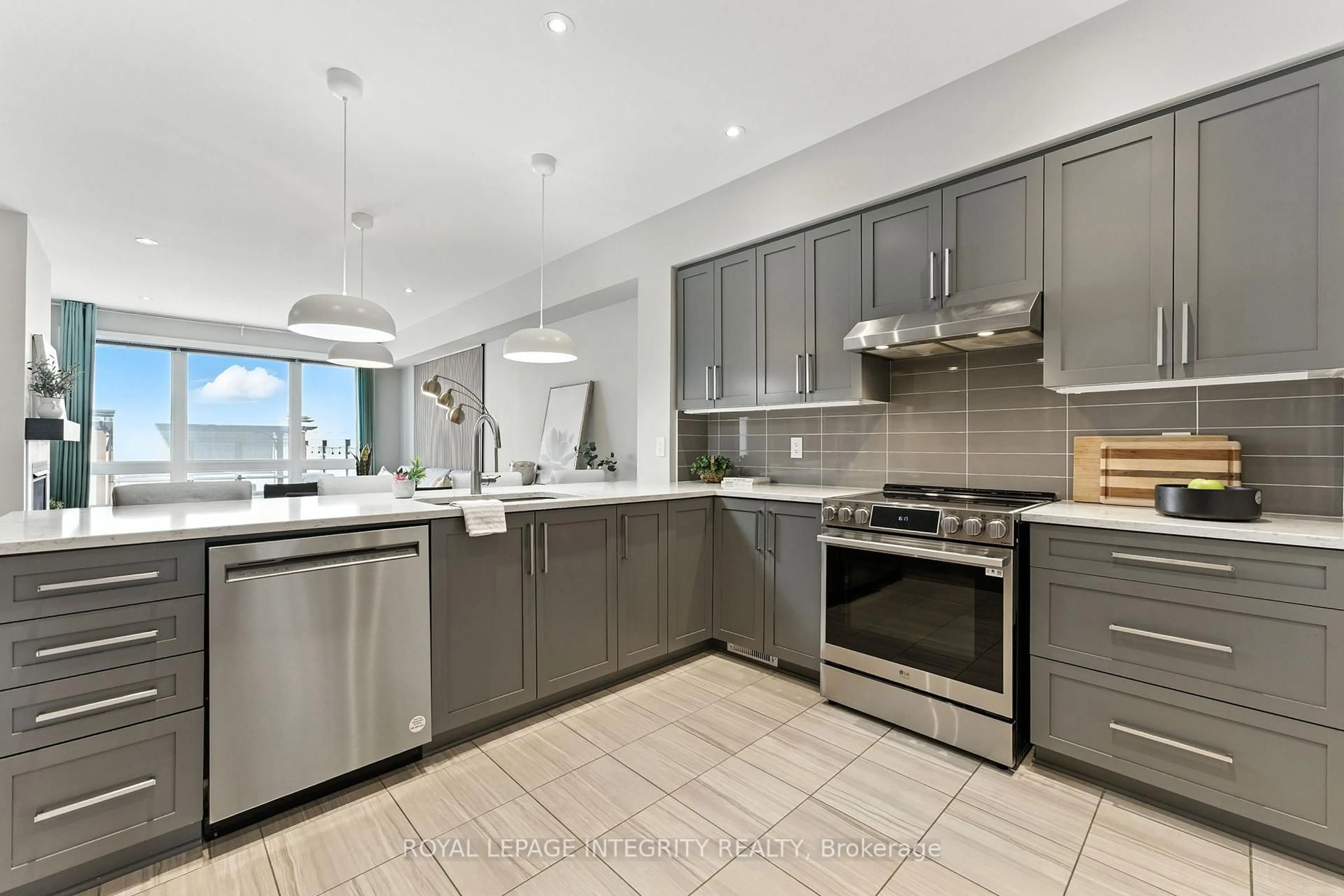 Unknown for 150 Shinny Ave, Ottawa Ontario K2V 0G3
