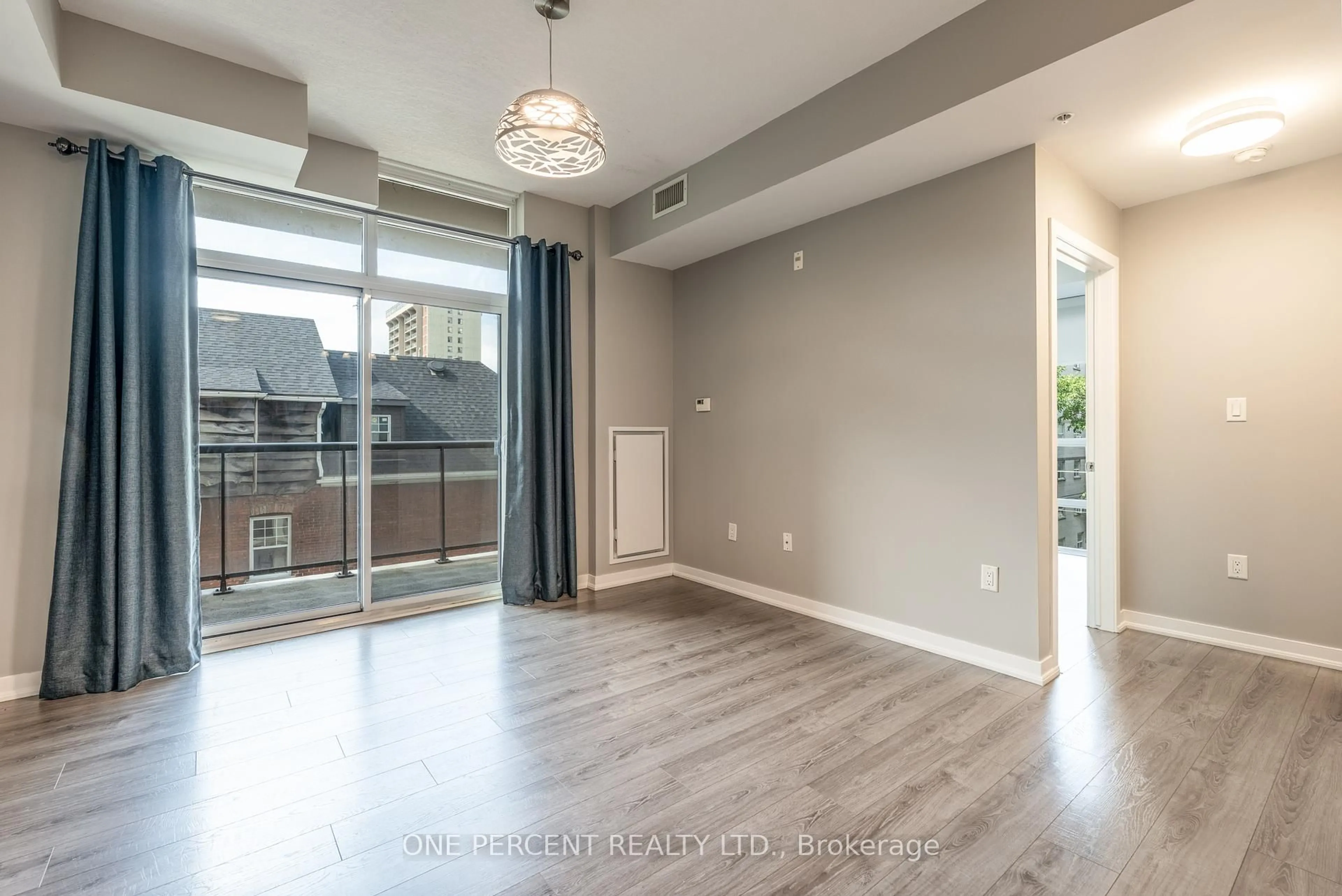 Unknown for 85 Robinson St #304, Hamilton Ontario L8P 0B9