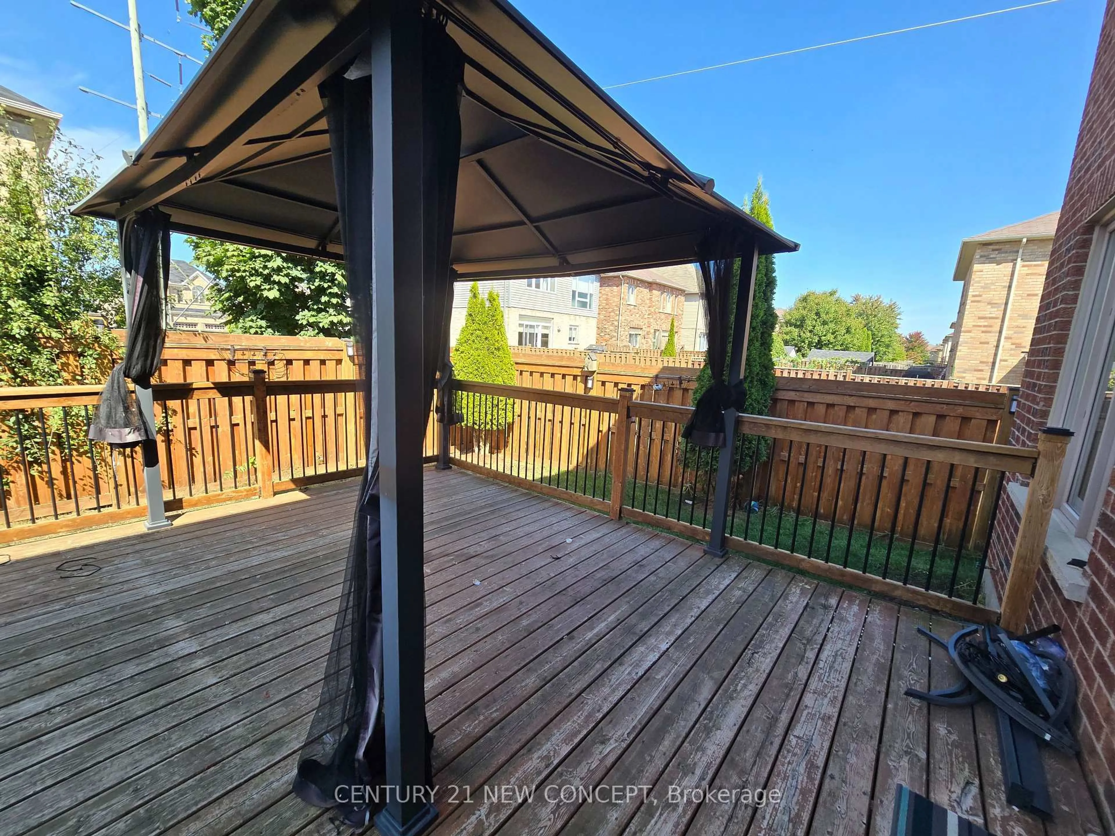 Patio, street for 548 Wasaga Cres, Waterloo Ontario N2V 2Y7