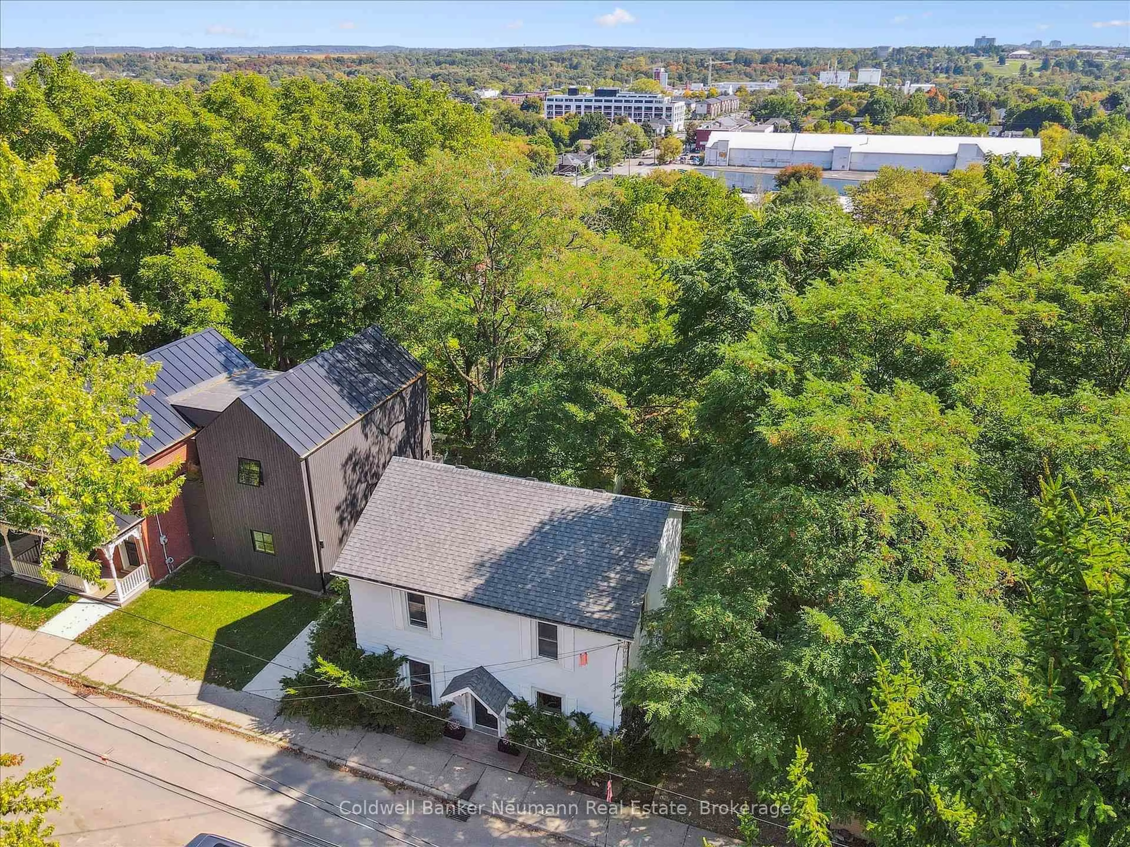 A pic from outside/outdoor area/front of a property/back of a property/a pic from drone, street for 67 Grove St, Guelph Ontario N1E 2W6