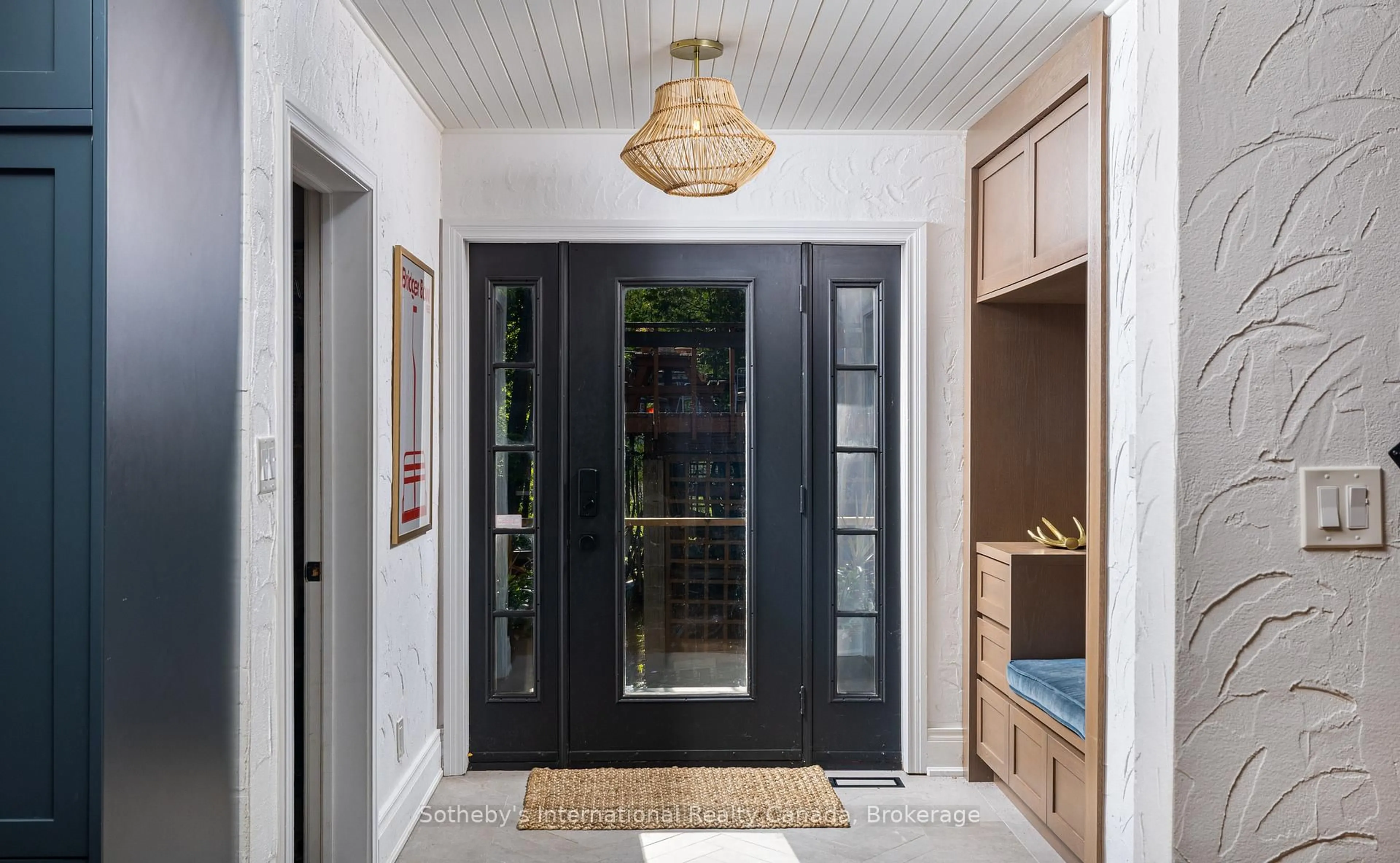Indoor entryway for 174 Timmons St, Blue Mountains Ontario L9Y 0L9