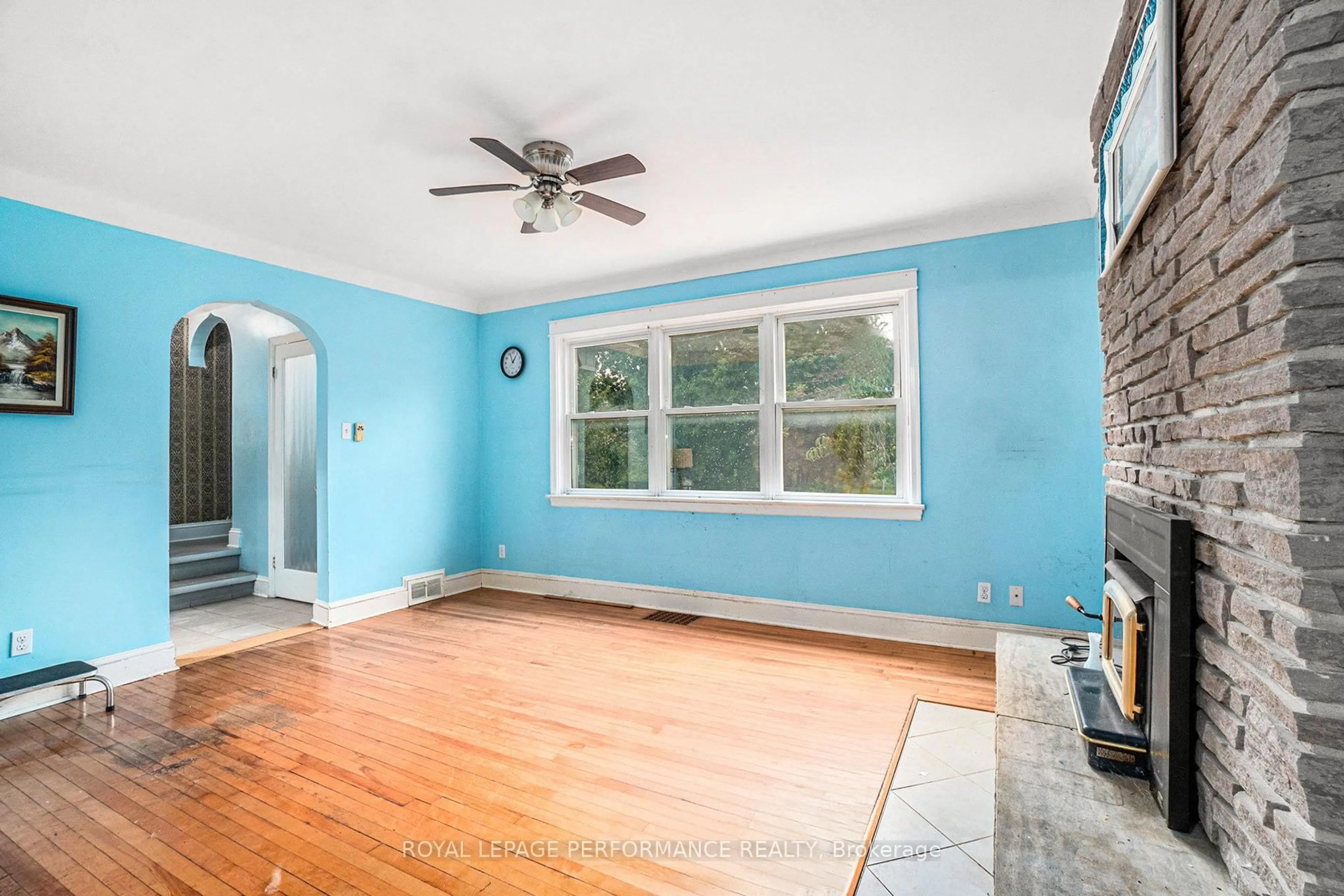 A pic of a room for 223 Carleton Ave, Ottawa Ontario K1Y 0J5