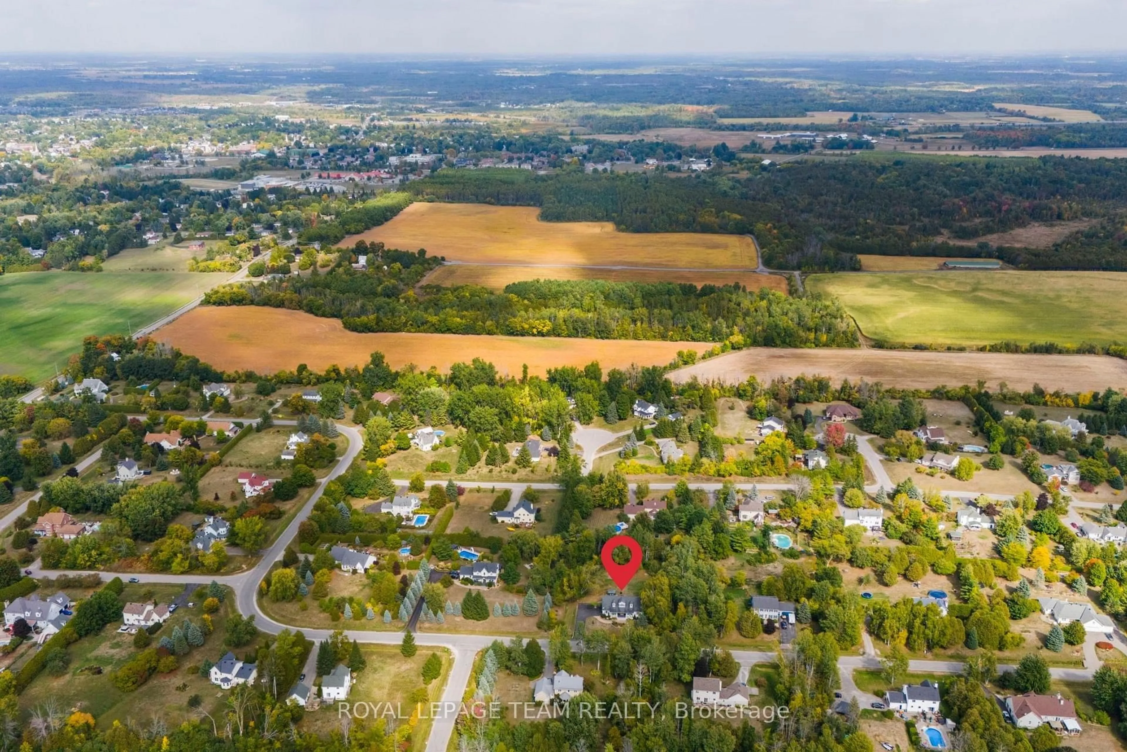 A pic from outside/outdoor area/front of a property/back of a property/a pic from drone, mountain view for 15 Empress Dr, North Grenville Ontario K0G 1J0