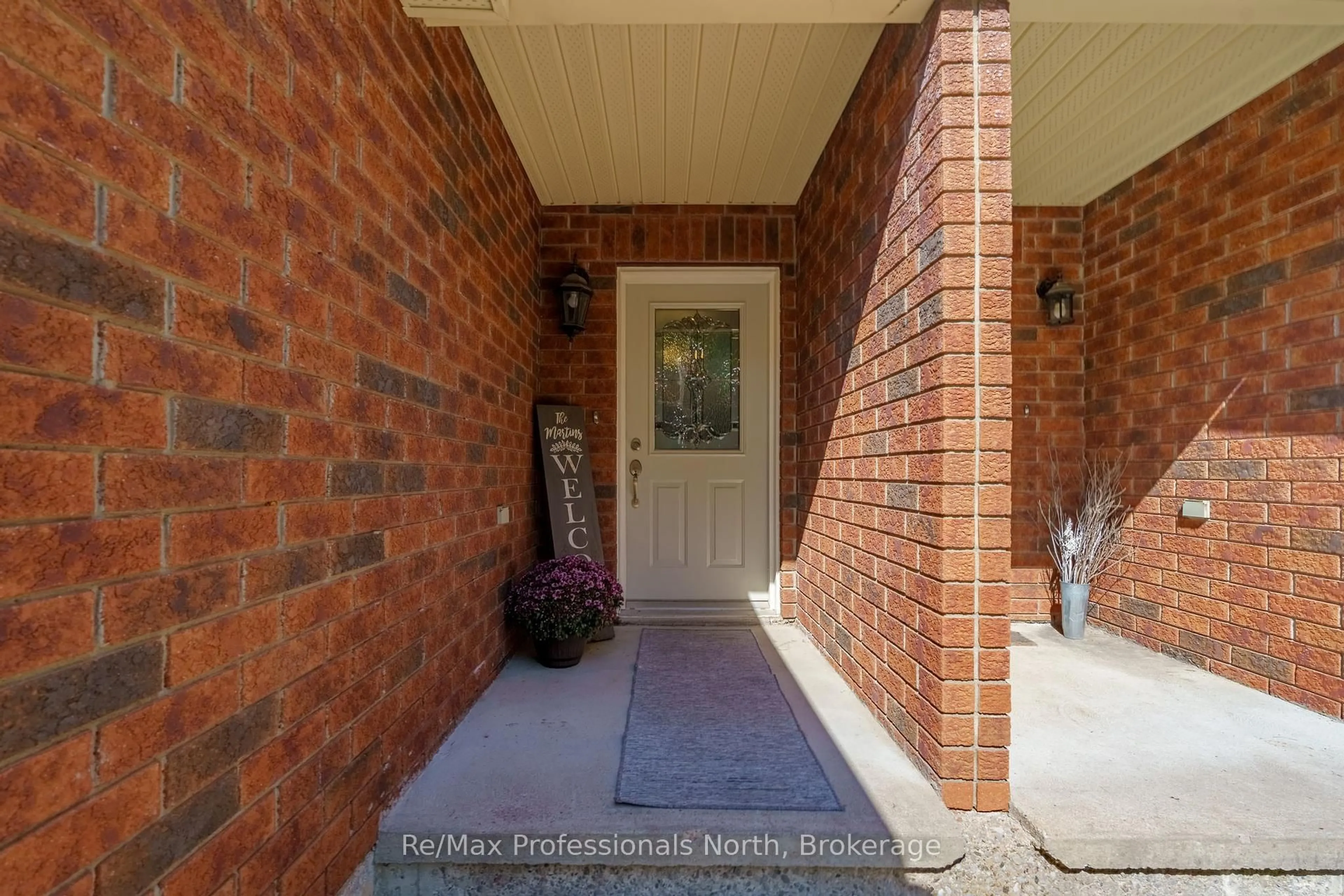 Home with brick exterior material, street for 166 Musquash Rd, Gravenhurst Ontario P1P 1R2