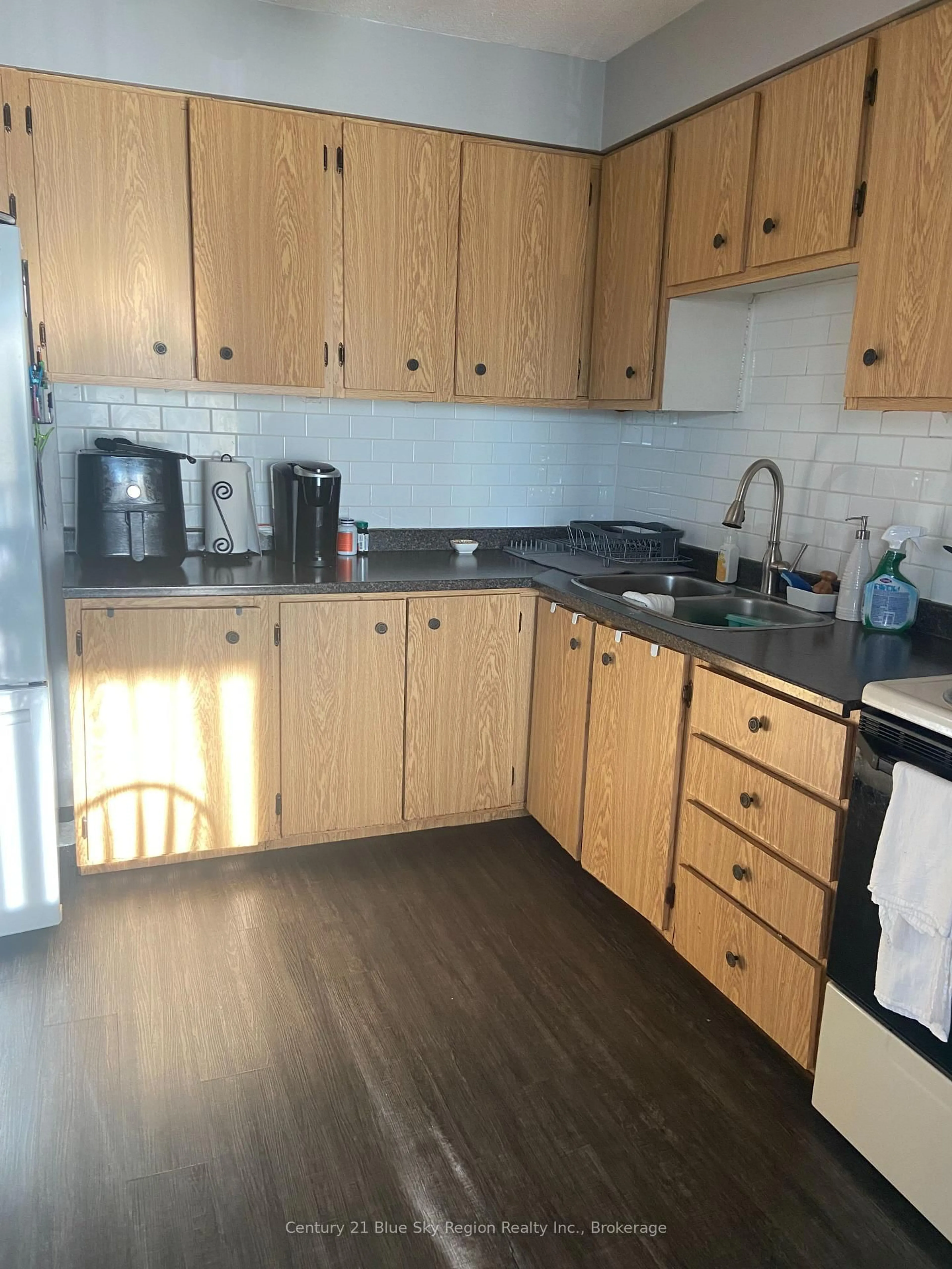 Standard kitchen, unknown for 330 Sixth Ave #109, North Bay Ontario P1B 9G1