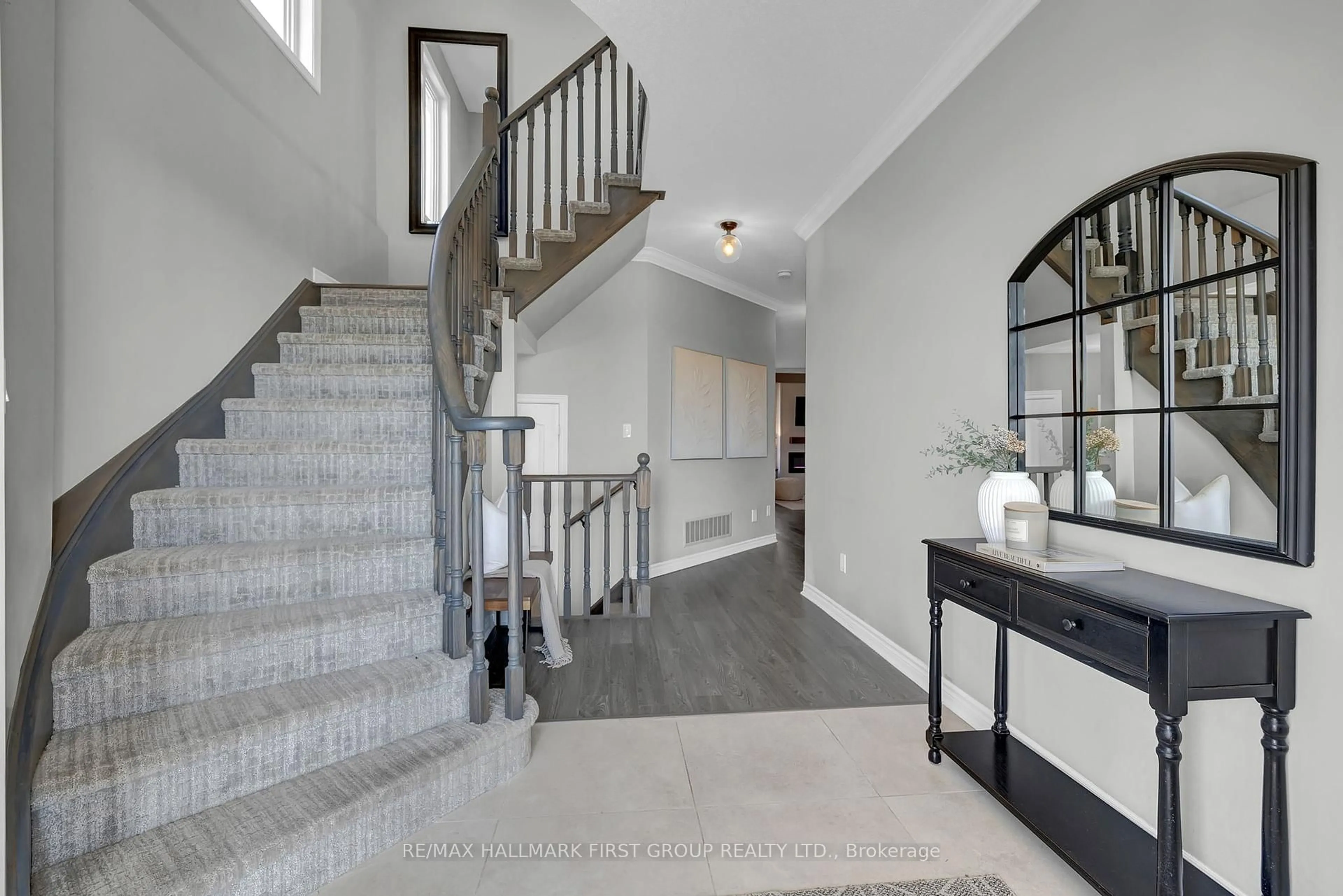 Indoor entryway for 7 Primeau Cres, Kawartha Lakes Ontario K9V 0M6