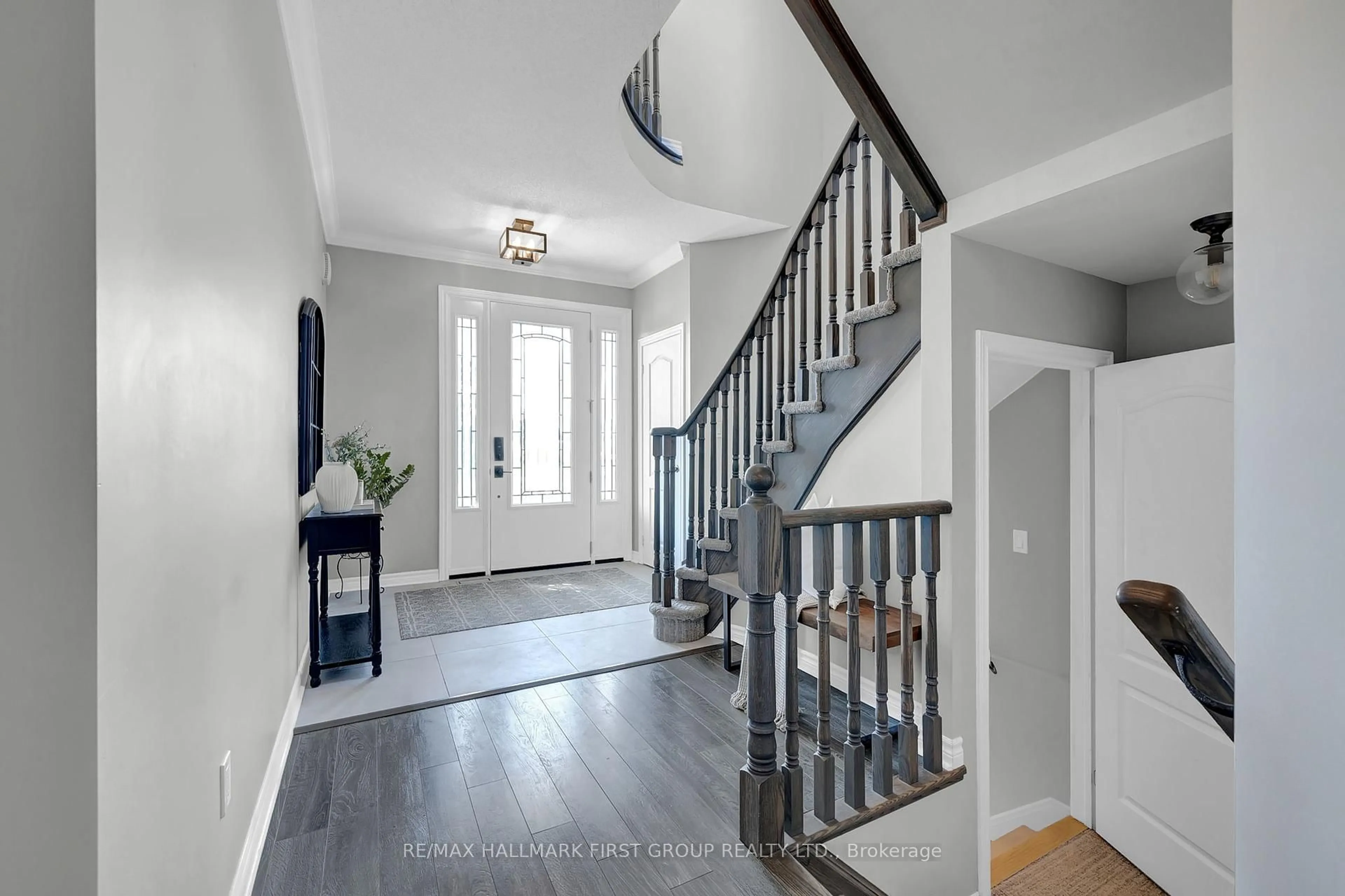 Indoor entryway for 7 Primeau Cres, Kawartha Lakes Ontario K9V 0M6