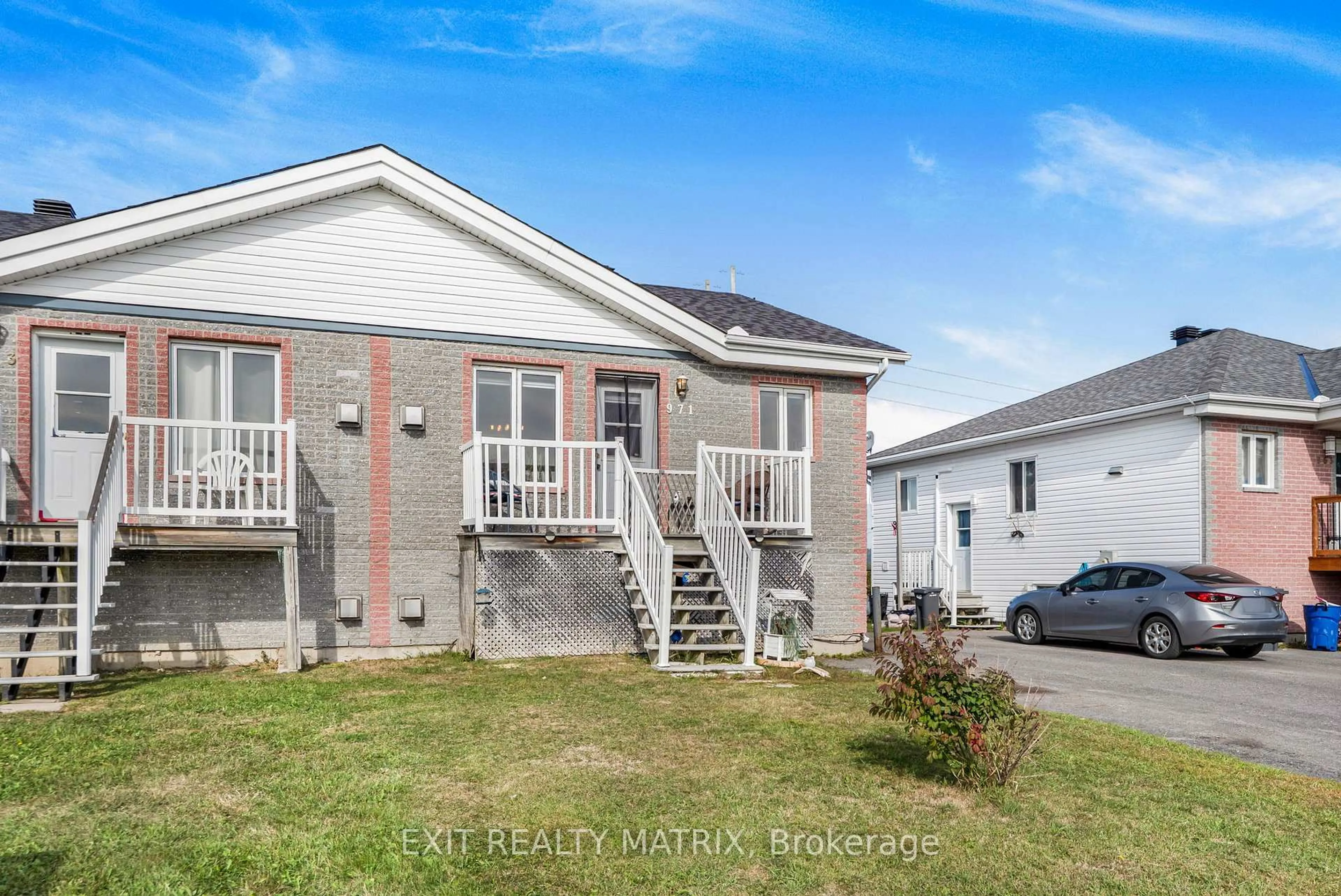 Home with vinyl exterior material, street for 971 Jacynthe St, Hawkesbury Ontario K6A 3W4