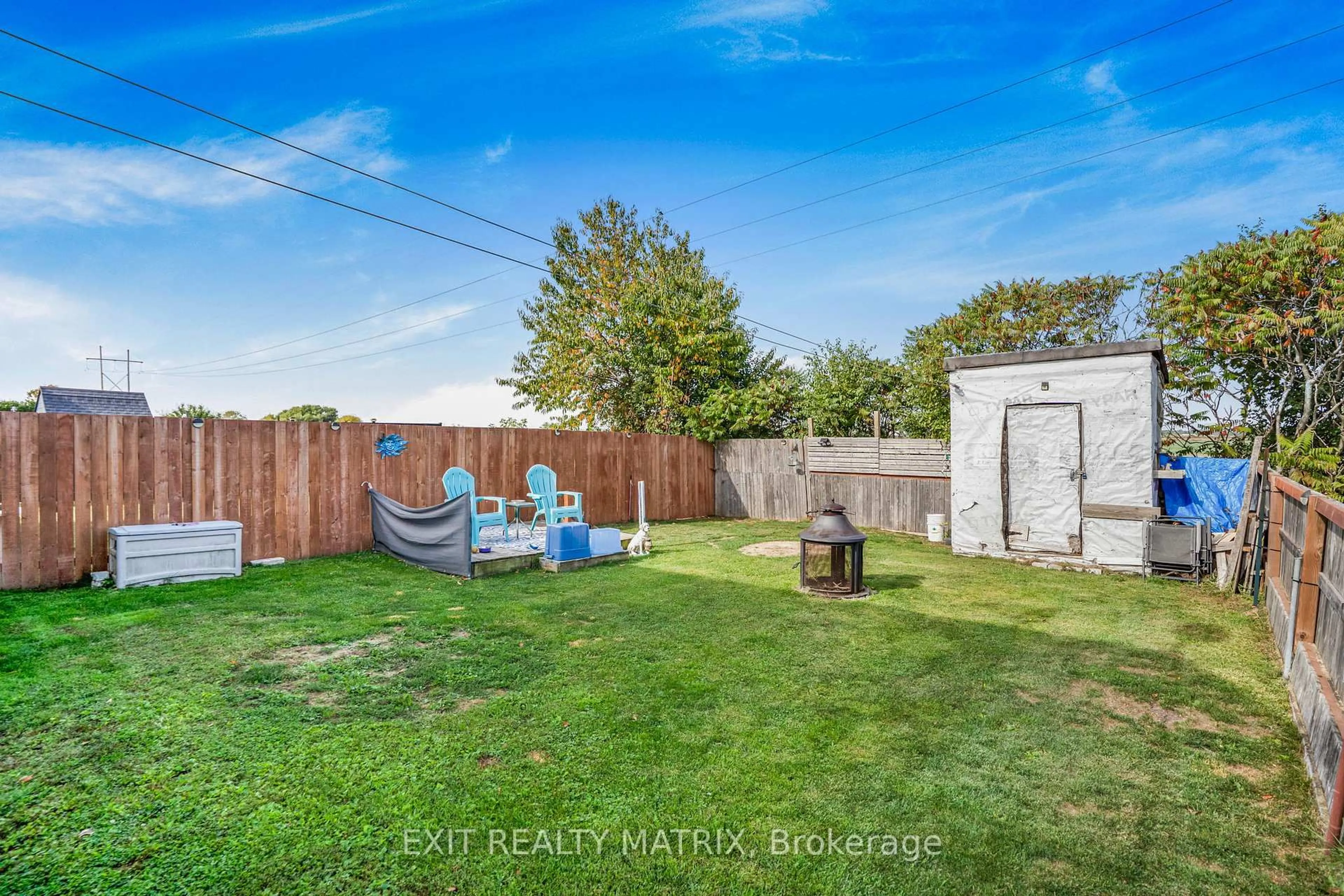 A pic from outside/outdoor area/front of a property/back of a property/a pic from drone, unknown for 971 Jacynthe St, Hawkesbury Ontario K6A 3W4