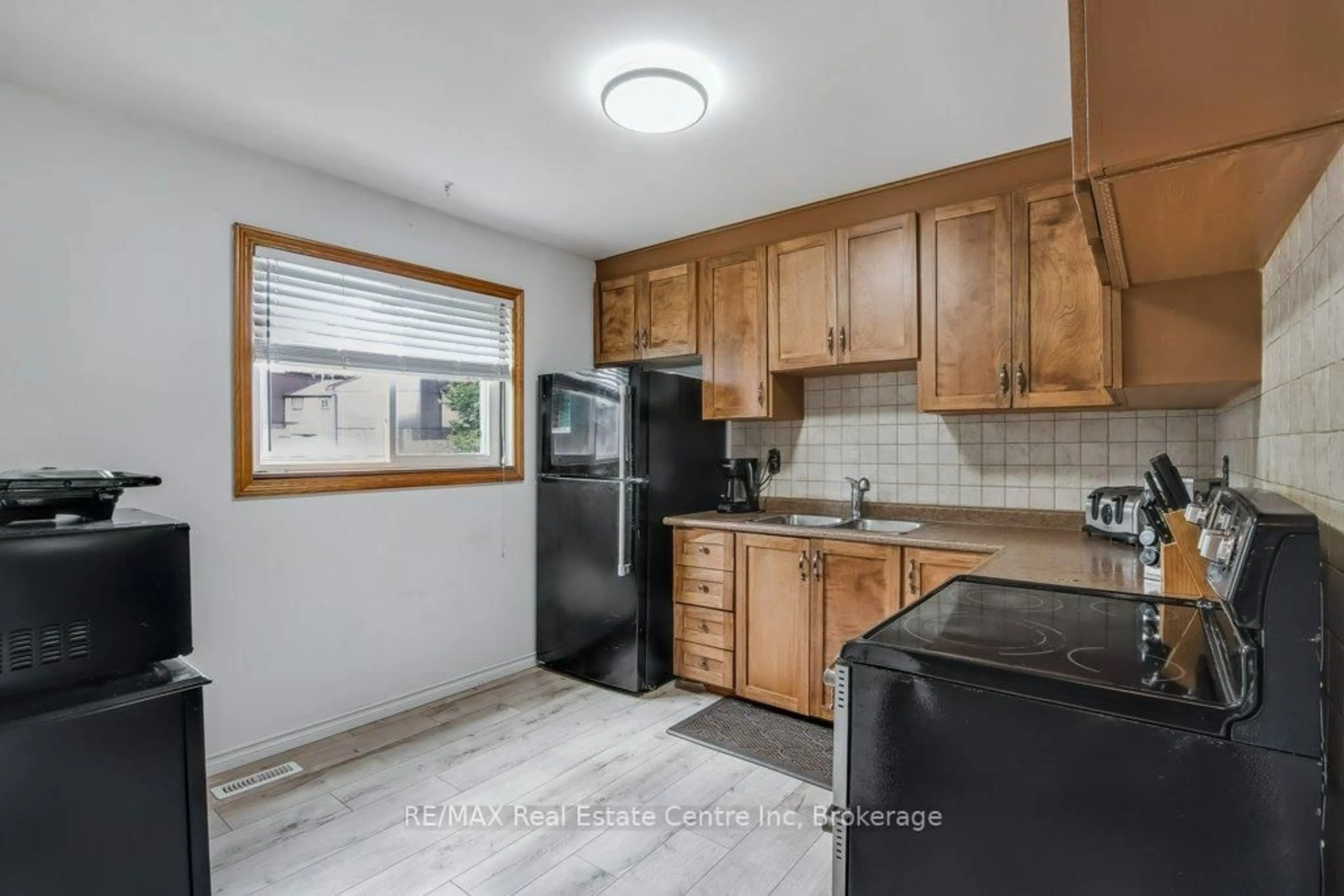 Standard kitchen, unknown for 45 Marksam Rd #93, Guelph Ontario N1H 6Y9