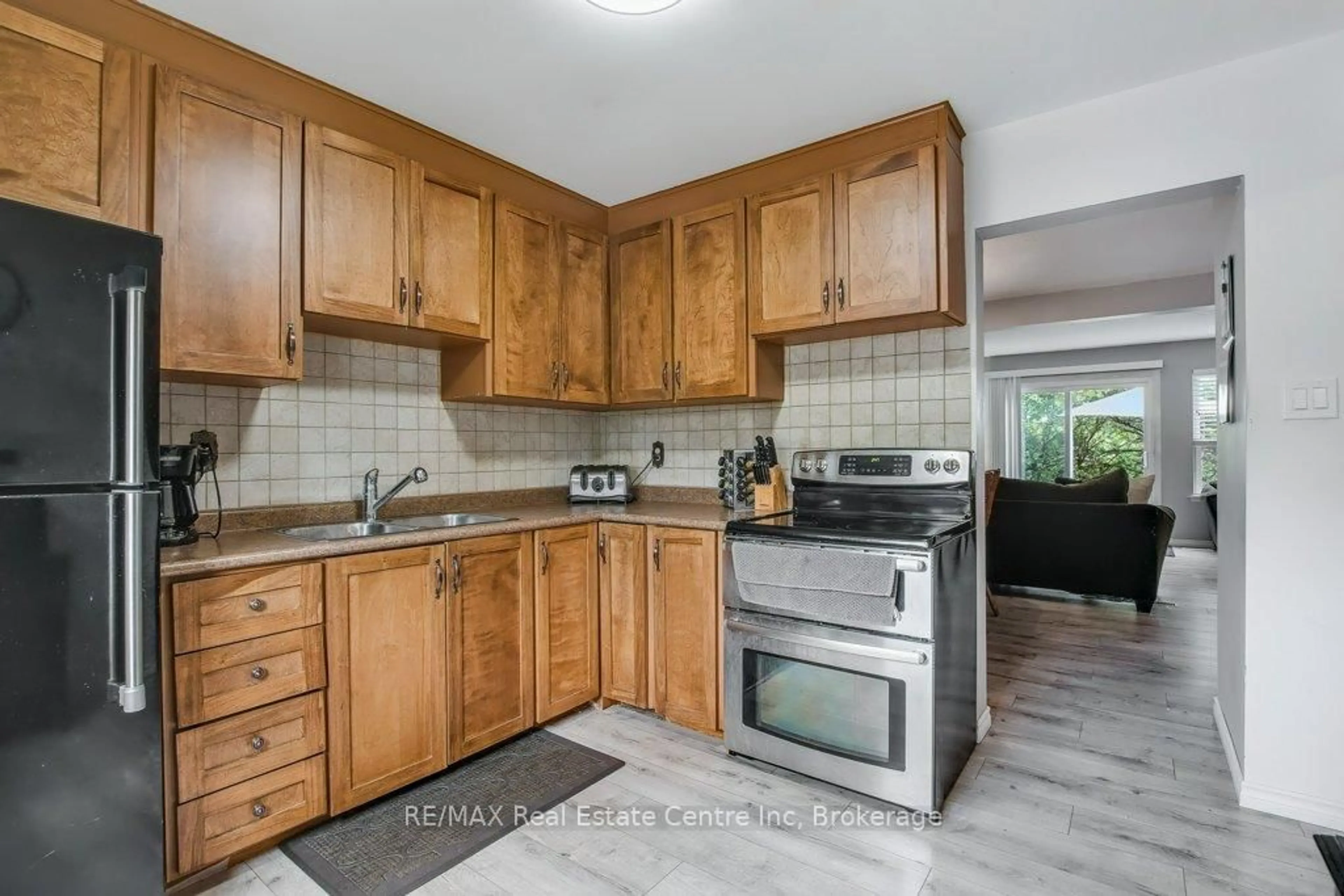 Standard kitchen, unknown for 45 Marksam Rd #93, Guelph Ontario N1H 6Y9