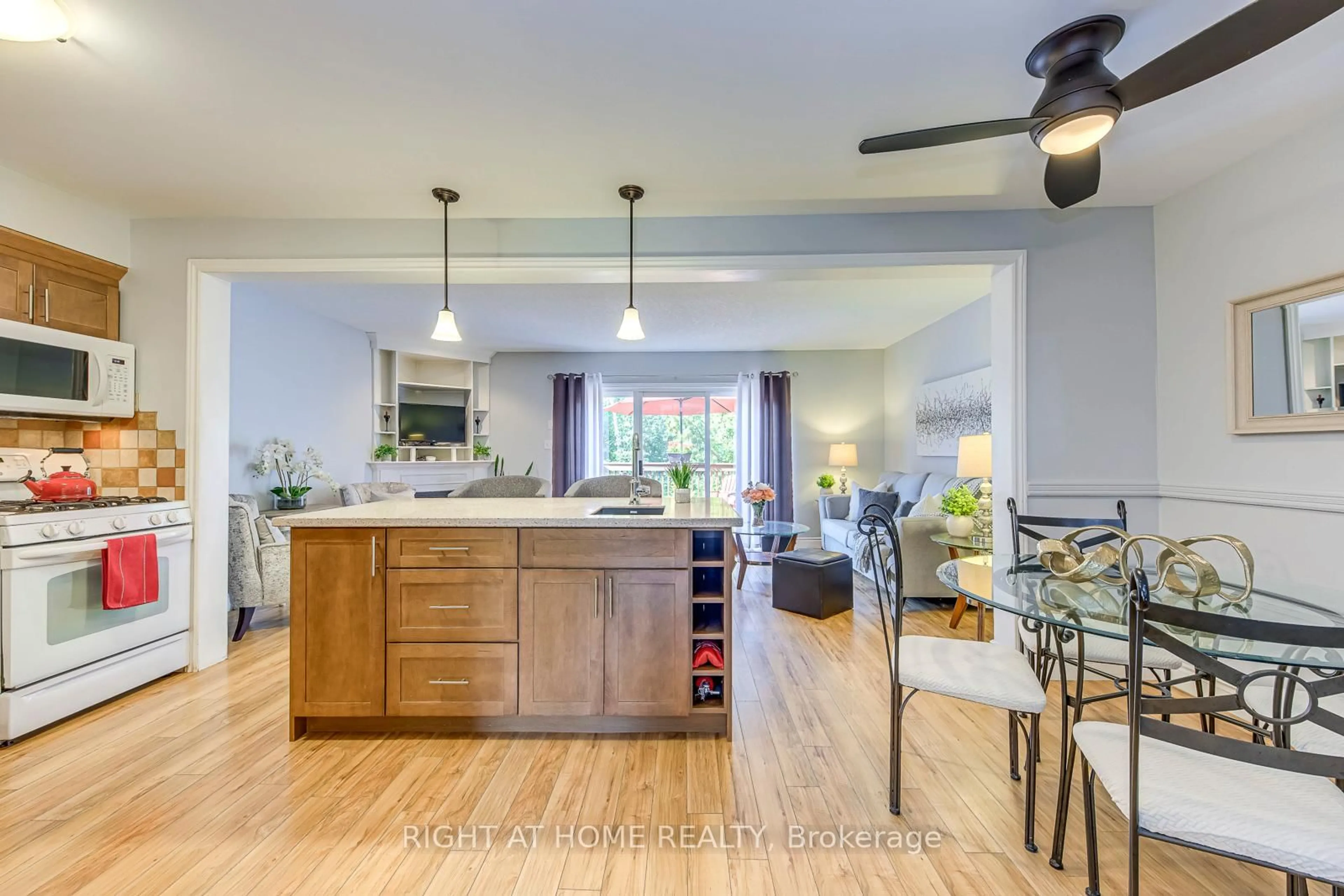 Open concept kitchen, wood/laminate floor for 457 Laurel Gate Dr, Waterloo Ontario N2T 2S1