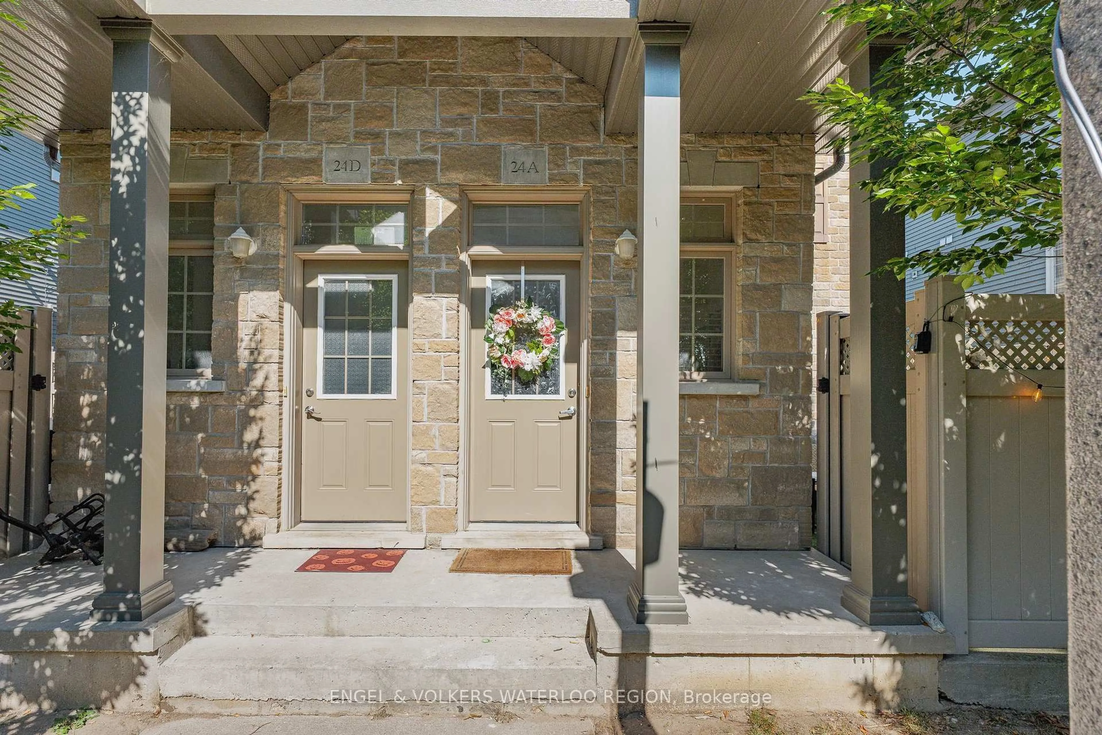 Indoor entryway for 931 Glasgow St #24A, Kitchener Ontario N2N 0B6