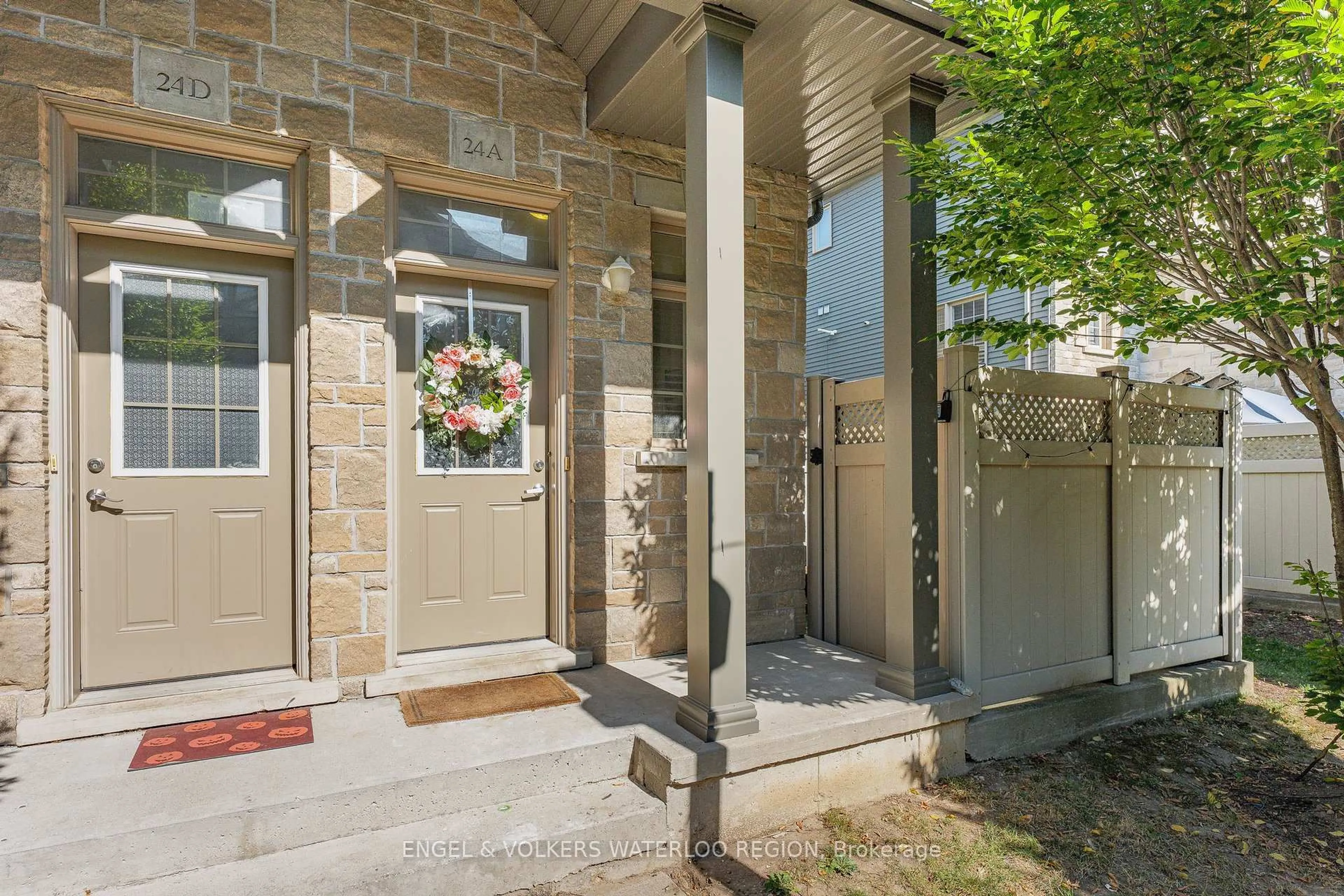 Indoor entryway for 931 Glasgow St #24A, Kitchener Ontario N2N 0B6