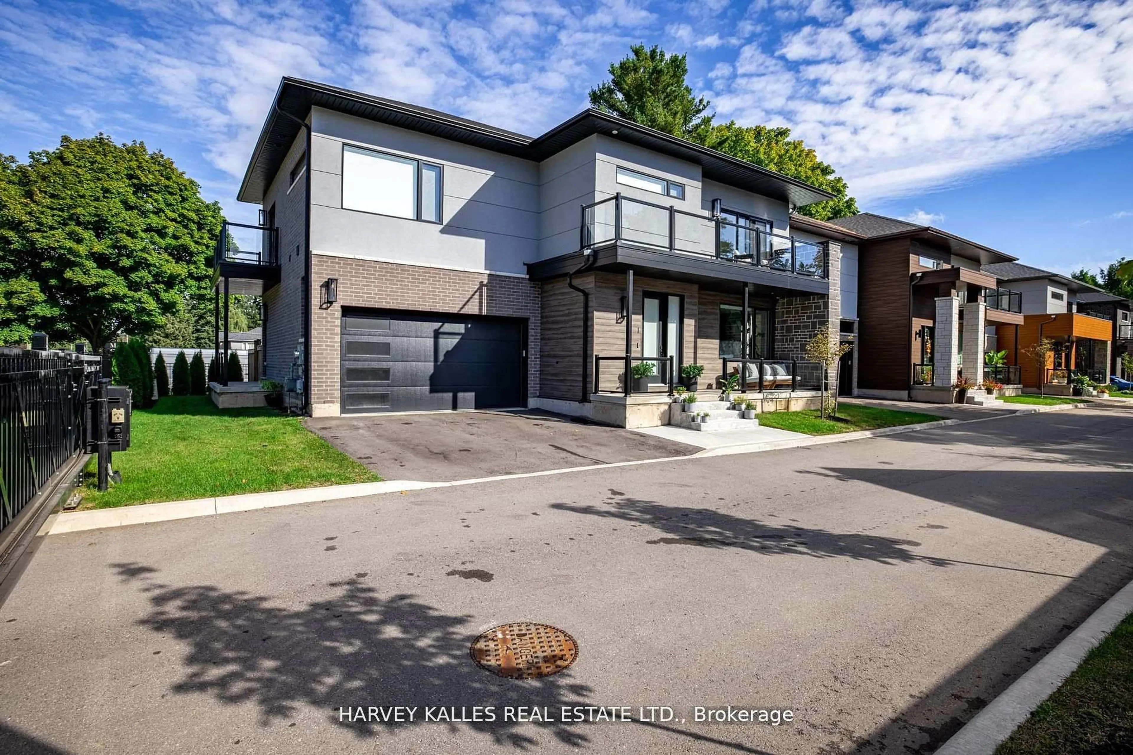 Home with brick exterior material, street for 121 Fiddlers Green Rd #1, Hamilton Ontario L9G 1W4