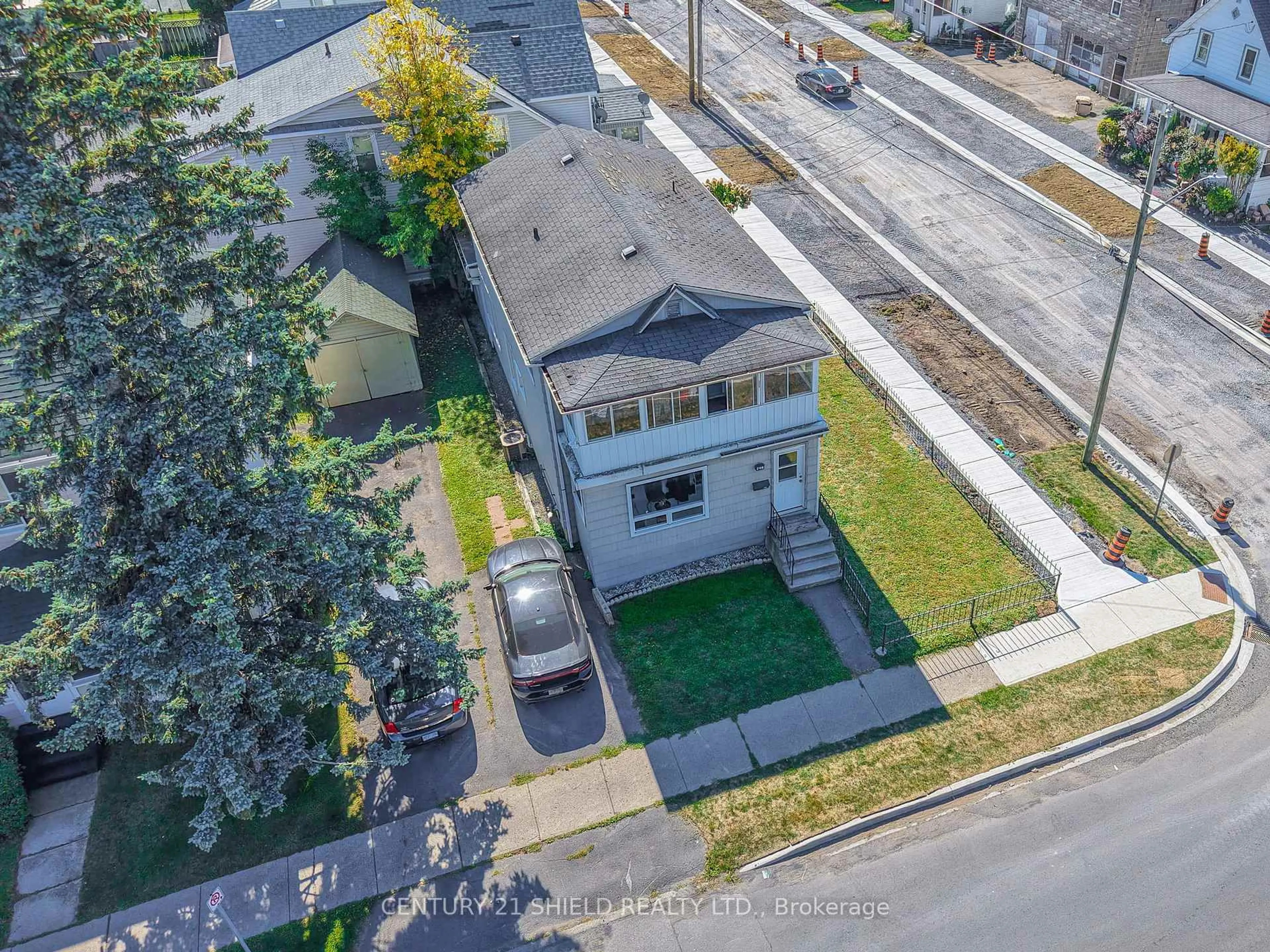 A pic from outside/outdoor area/front of a property/back of a property/a pic from drone, street for 607 first St, Cornwall Ontario K6H 1L9