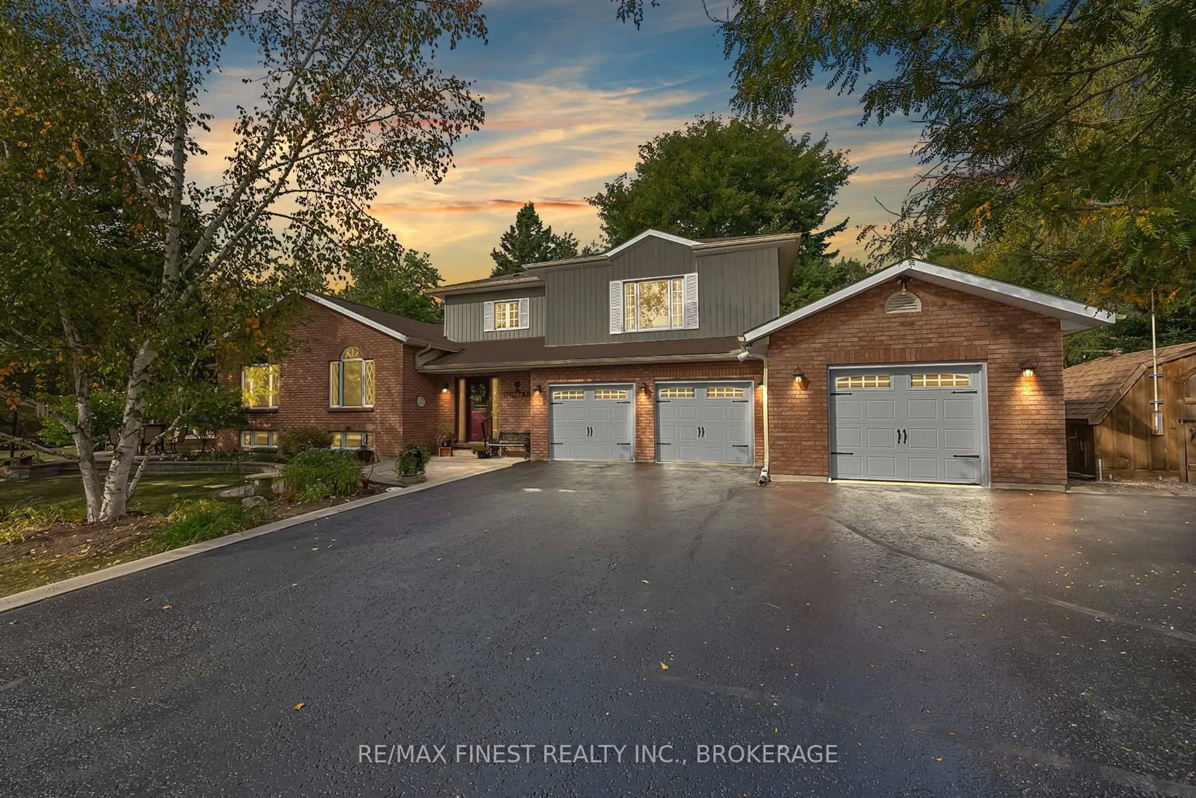 A pic from outside/outdoor area/front of a property/back of a property/a pic from drone, street for 939 Ellen Ave, Kingston Ontario K0H 1S0