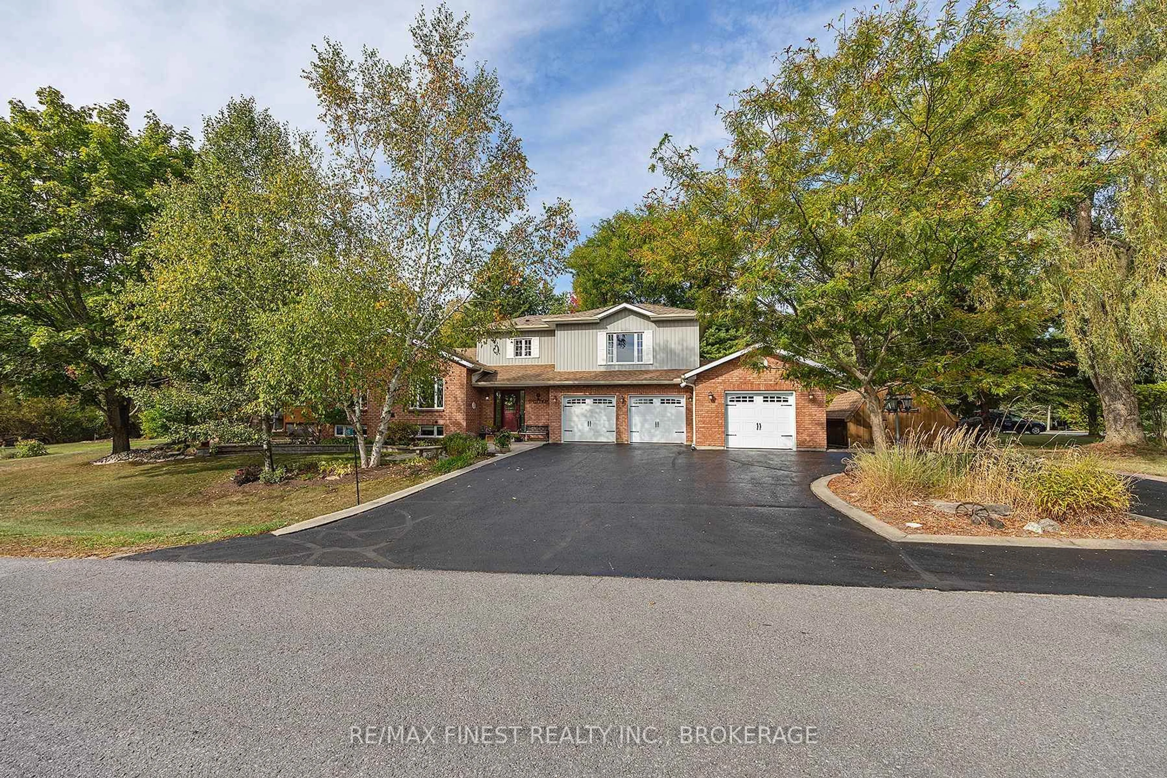 A pic from outside/outdoor area/front of a property/back of a property/a pic from drone, water/lake/river/ocean view for 939 Ellen Ave, Kingston Ontario K0H 1S0
