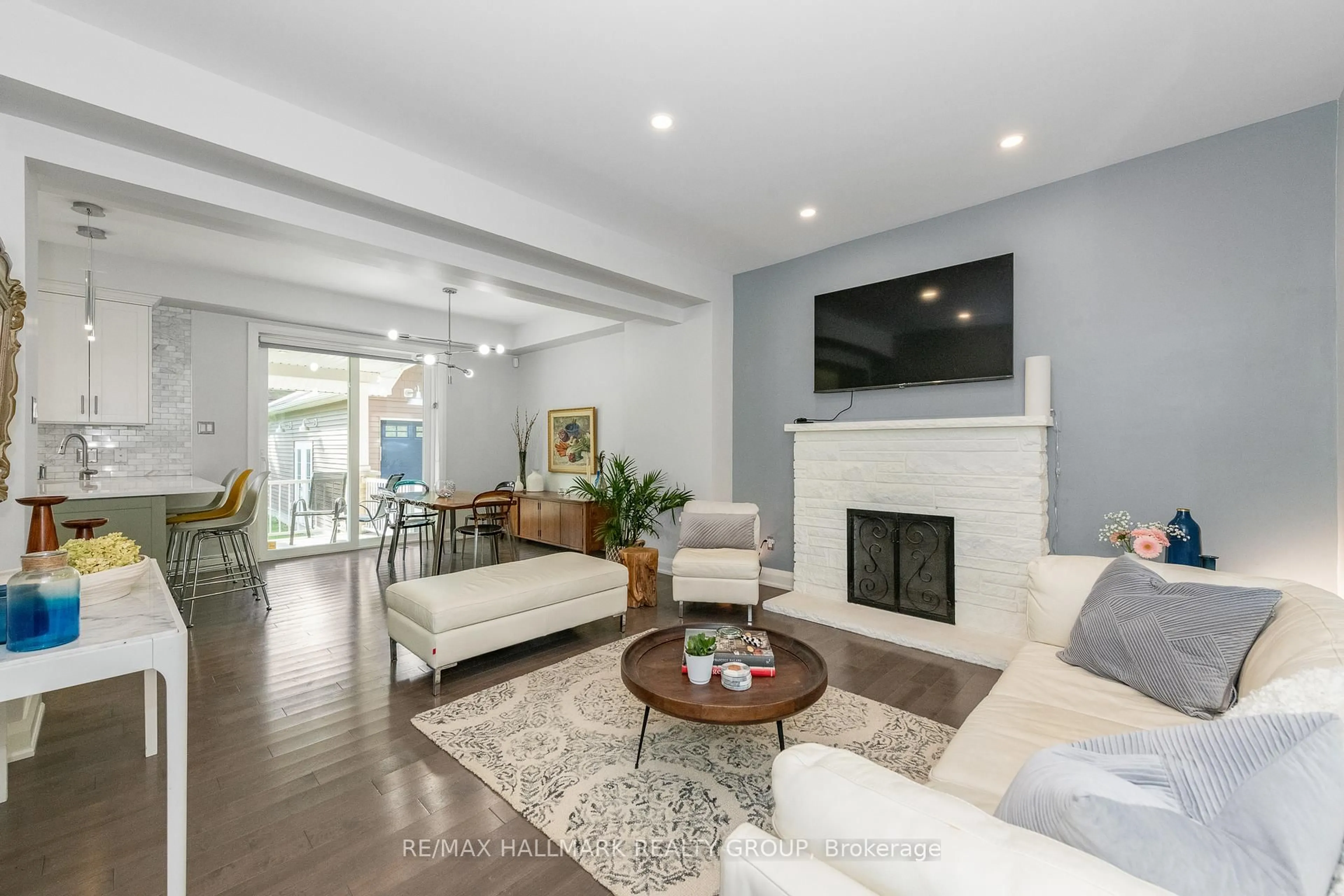 Living room with furniture, unknown for 104 Byron Ave, Ottawa Ontario K1Y 3J2