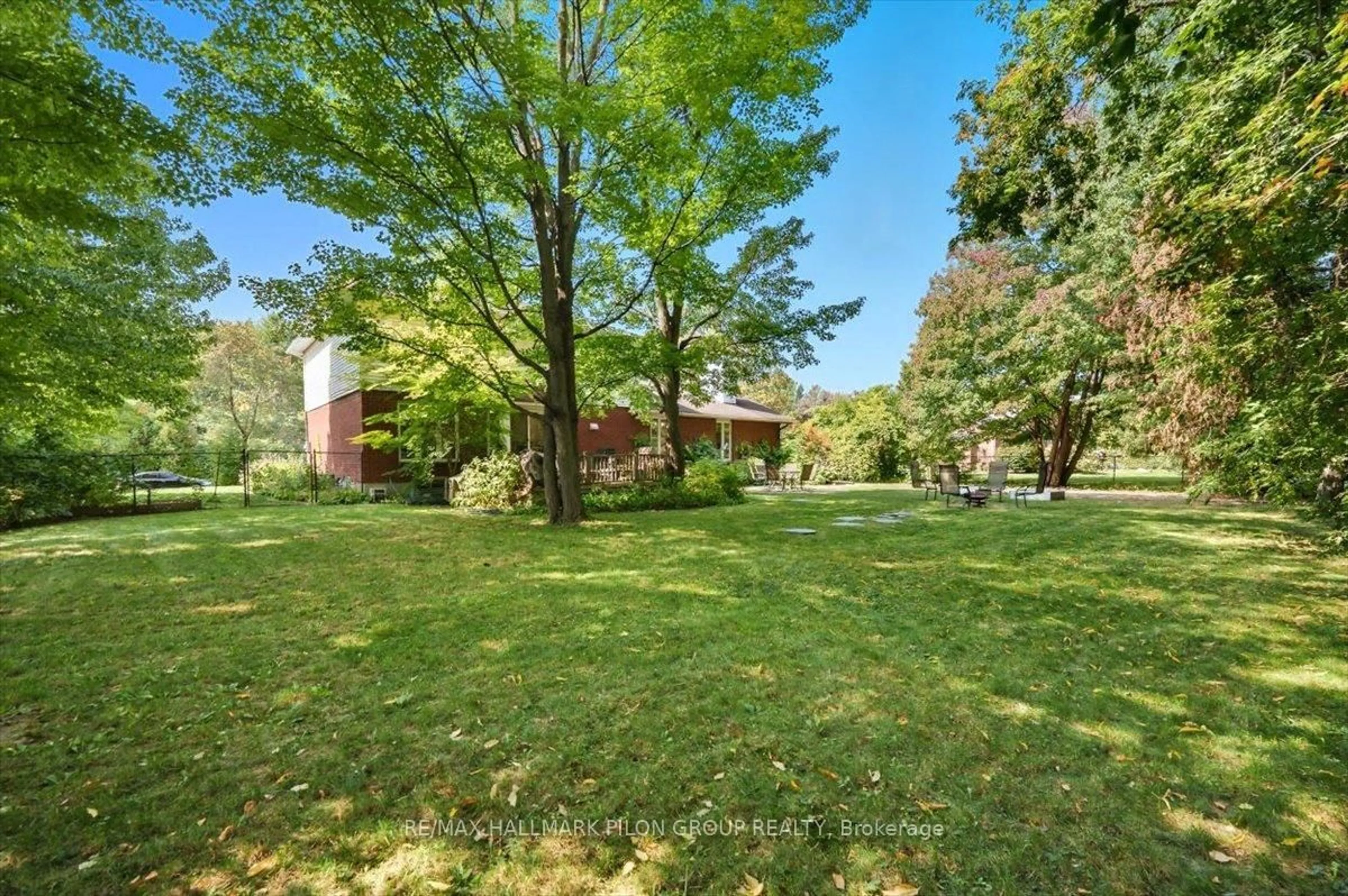 A pic from outside/outdoor area/front of a property/back of a property/a pic from drone, street for 2963 Turquoise Cres, Ottawa Ontario K4B 1K2