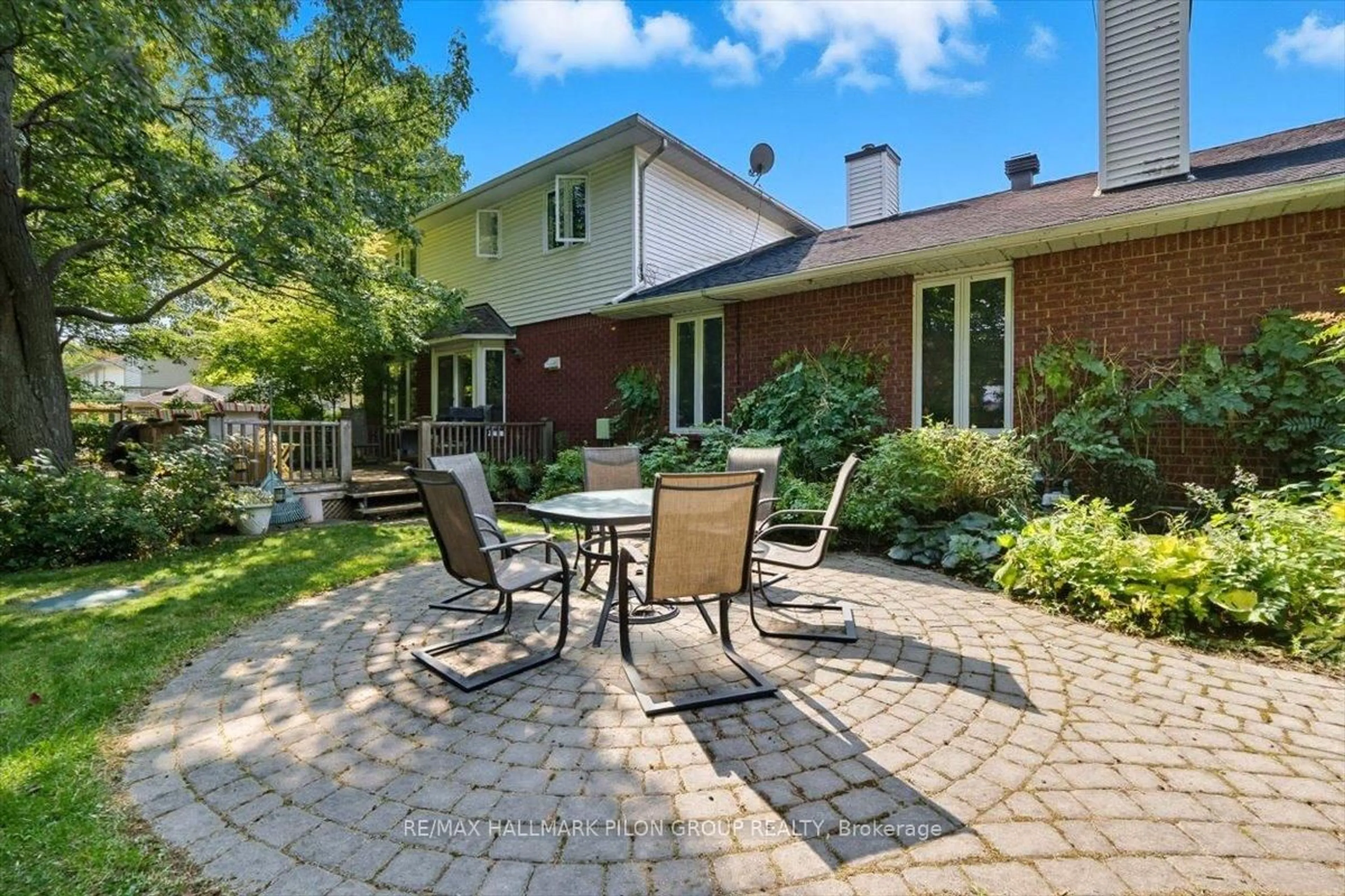 Patio, street for 2963 Turquoise Cres, Ottawa Ontario K4B 1K2