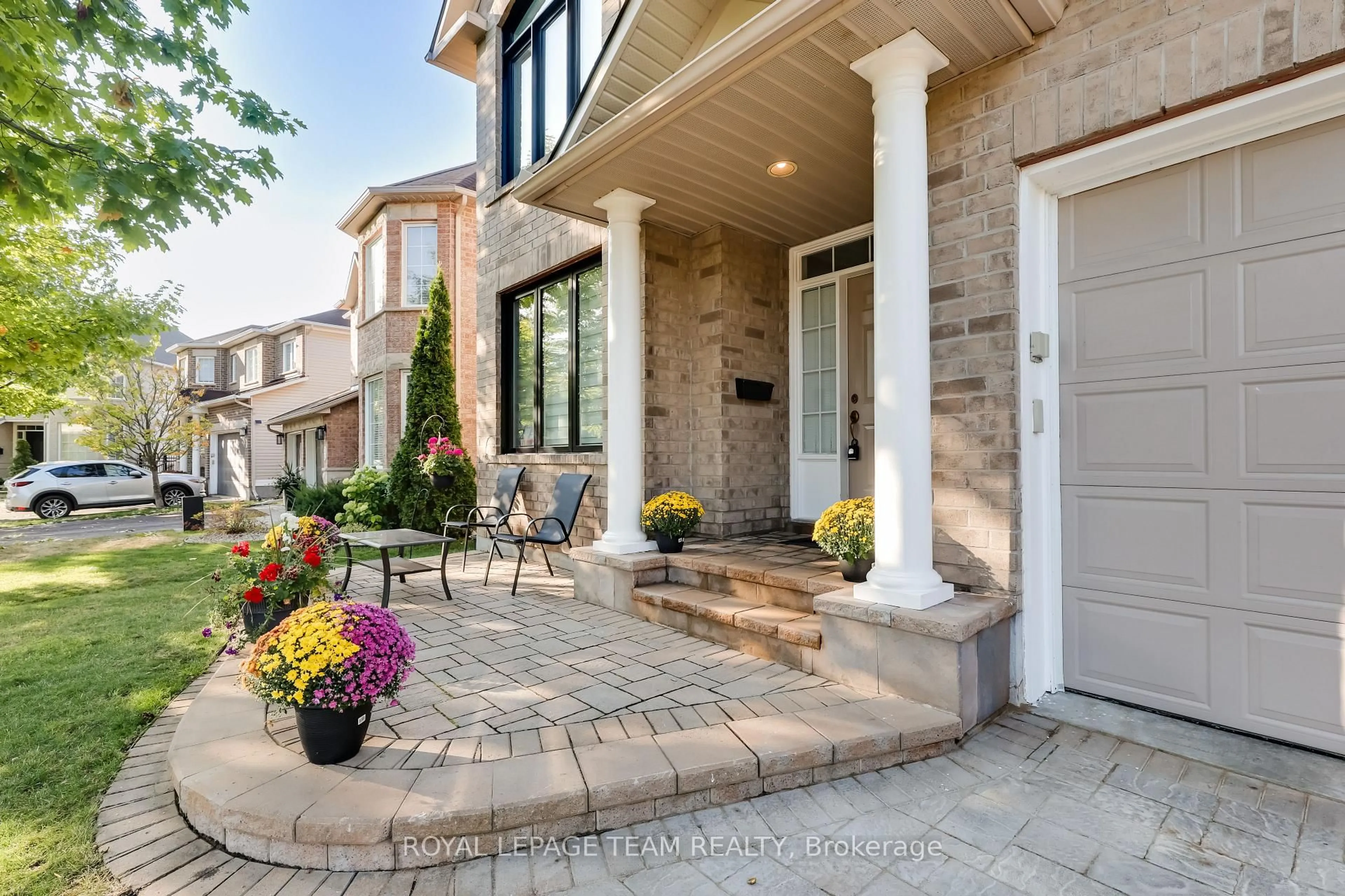 Patio, street for 36 Keighley Circ, Ottawa Ontario K2K 3H8