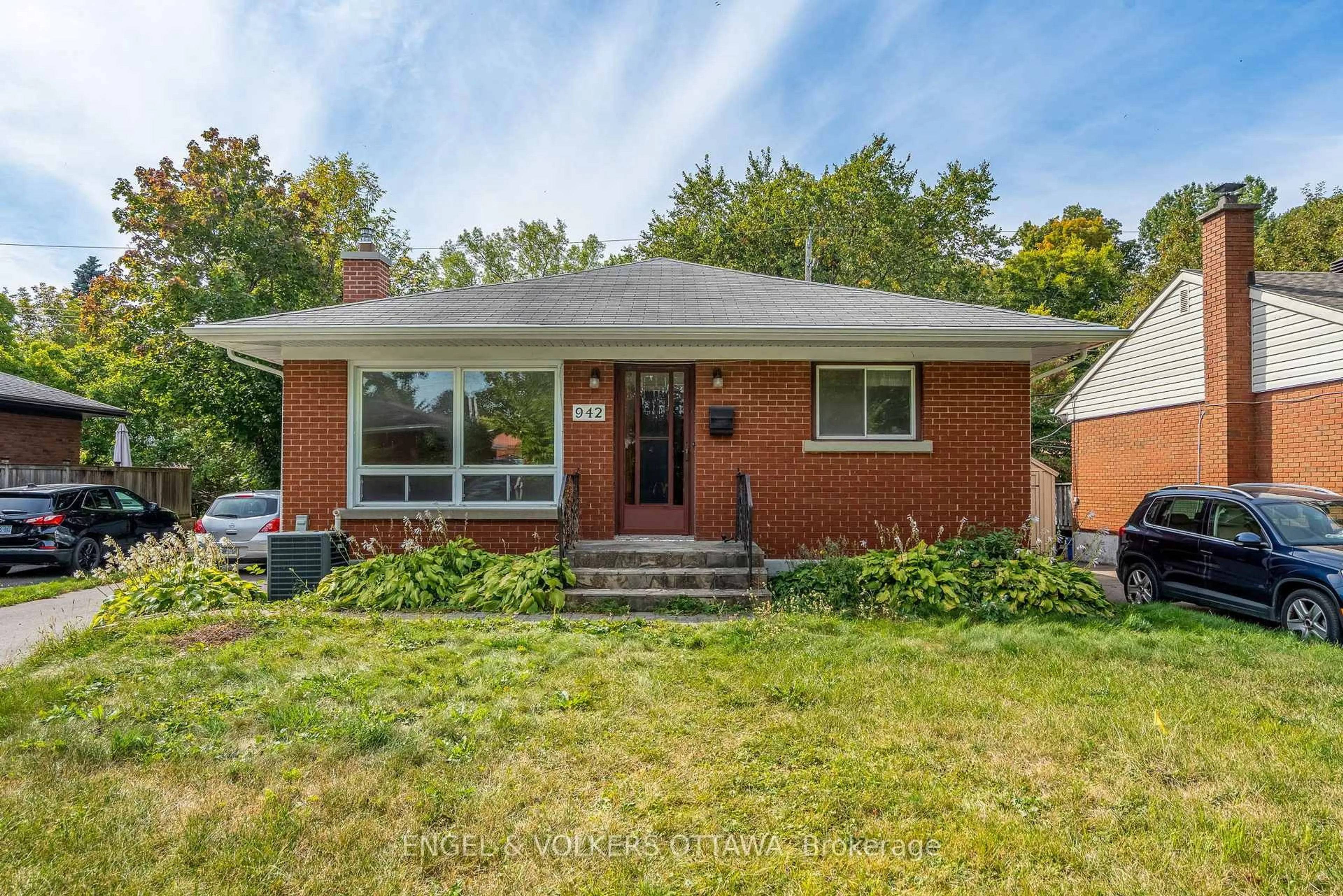 Home with brick exterior material, street for 942 Arkell St, Ottawa Ontario K2B 5R3