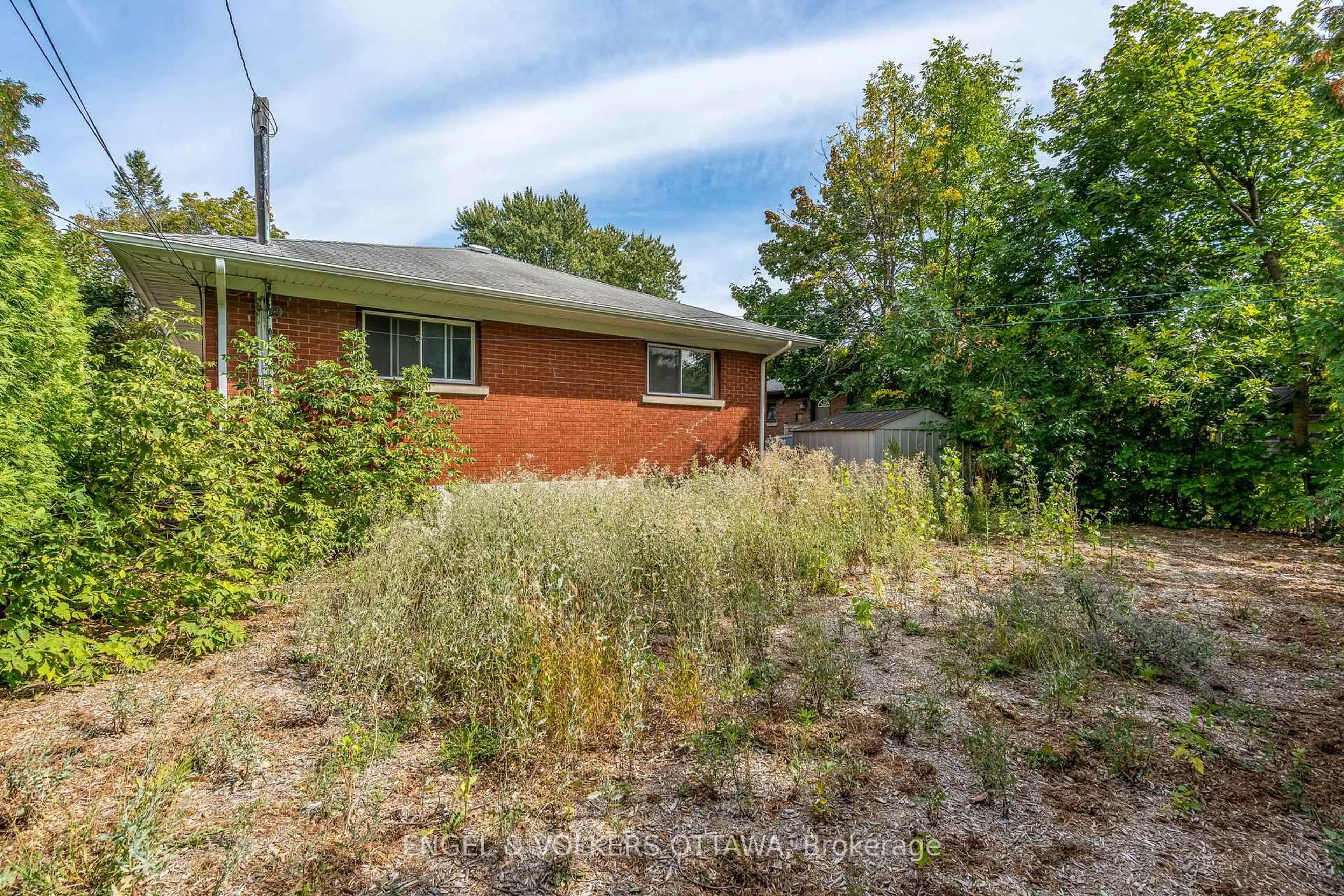 Unknown for 942 Arkell St, Ottawa Ontario K2B 5R3