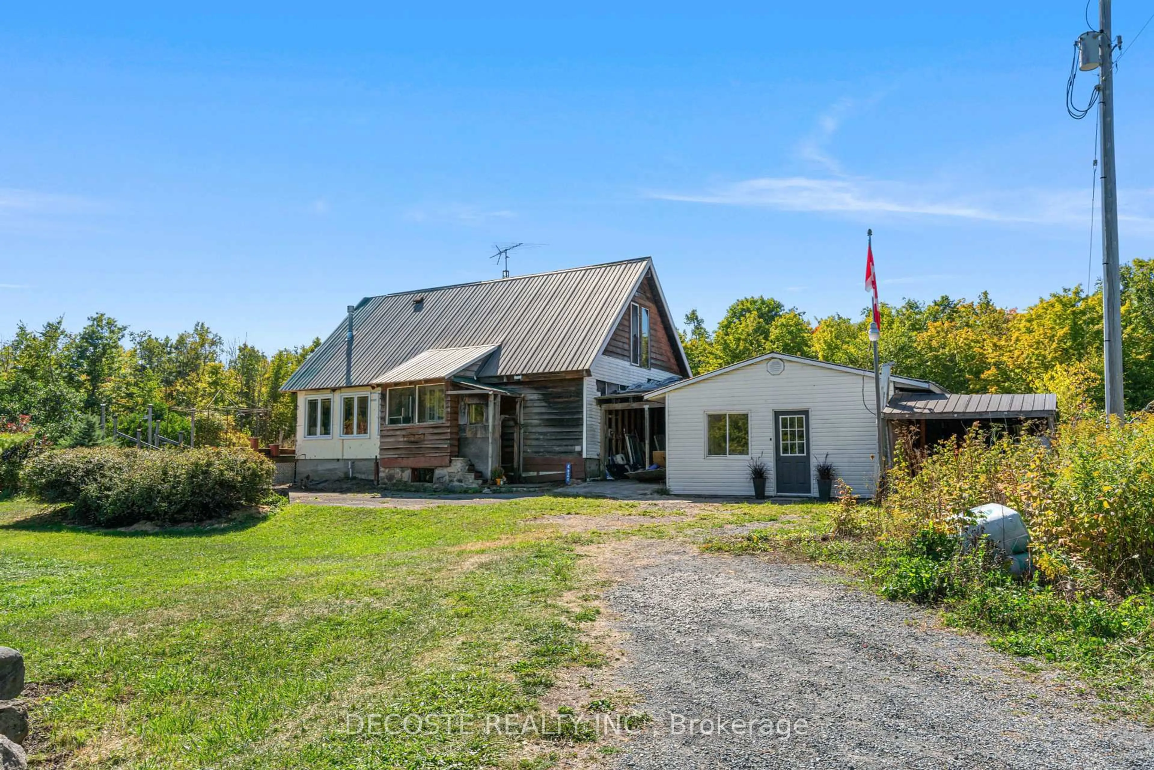 A pic from outside/outdoor area/front of a property/back of a property/a pic from drone, unknown for 4624 Glen Roy Rd, South Glengarry Ontario K0C 1L0