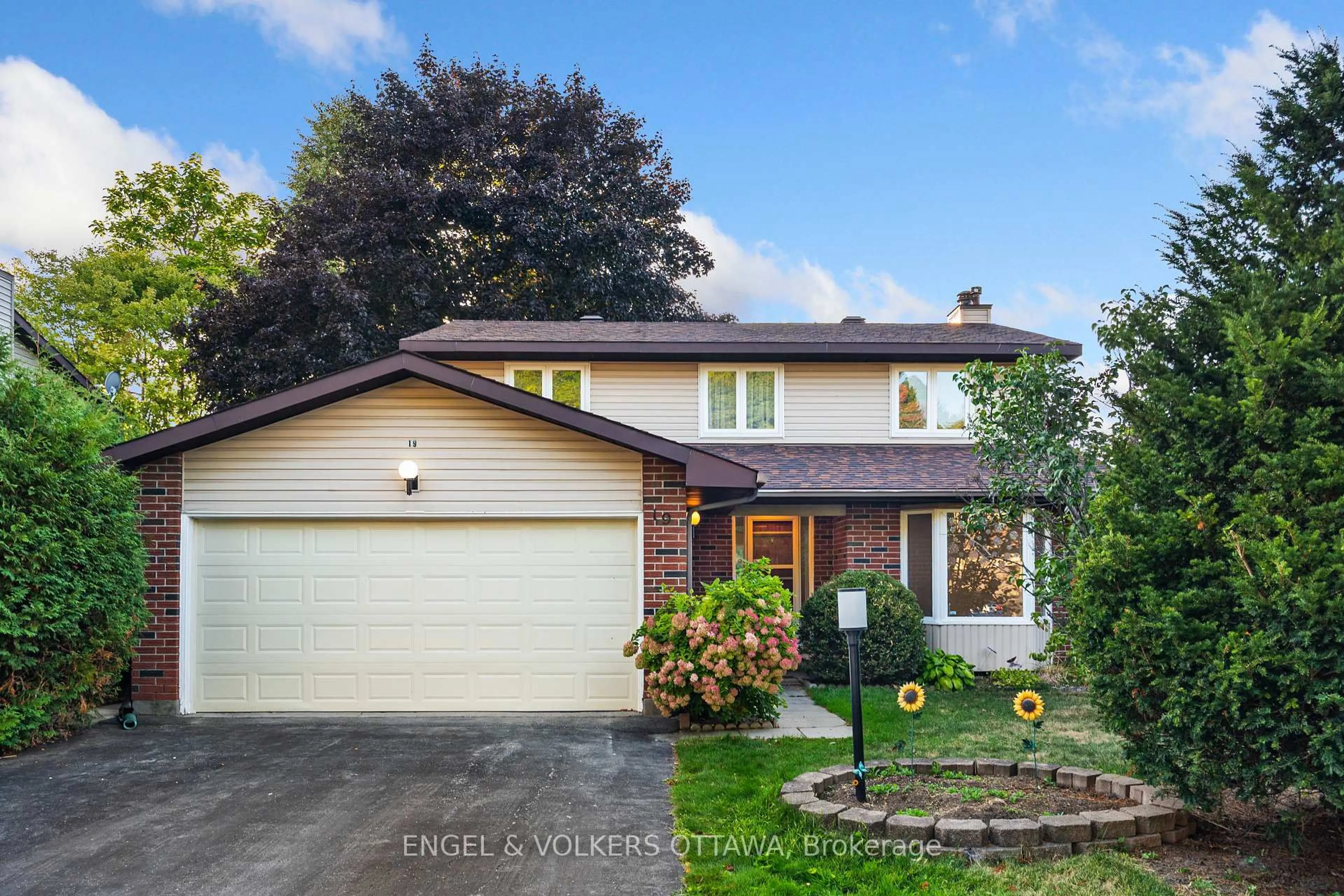 Home with brick exterior material, street for 19 McClure Cres, Kanata Ontario K2L 2H1