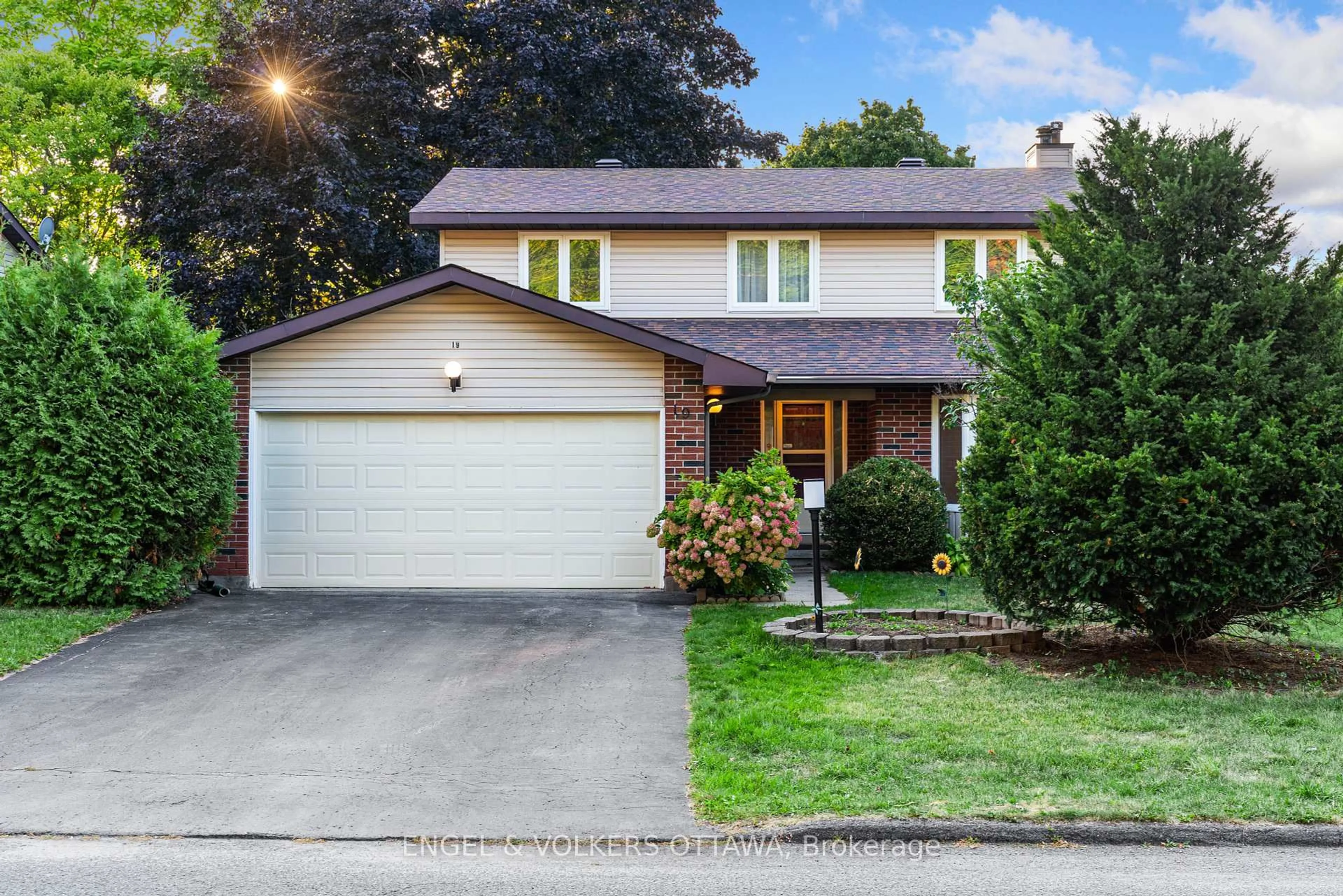 Home with brick exterior material, street for 19 McClure Cres, Kanata Ontario K2L 2H1