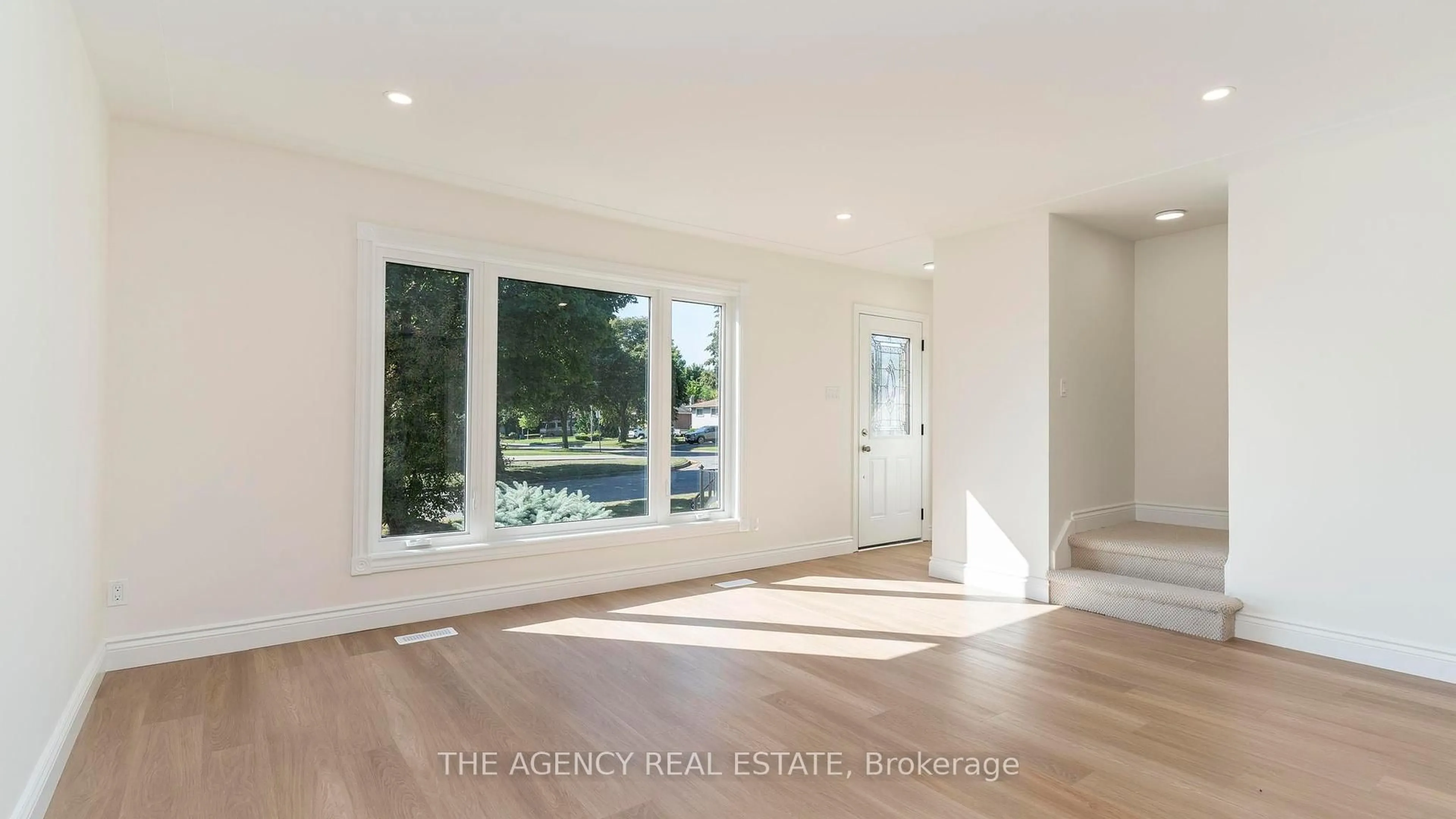 Indoor entryway for 38 Langton Rd, London East Ontario N5V 2L8