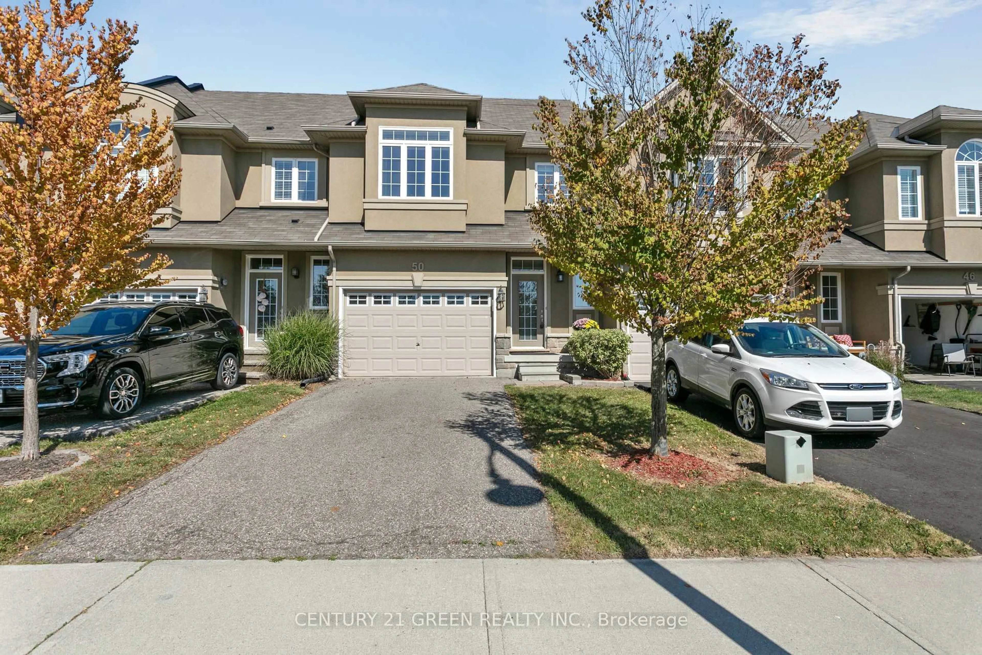 A pic from outside/outdoor area/front of a property/back of a property/a pic from drone, street for 110 Hunter Way, Brantford Ontario N3T 0B1