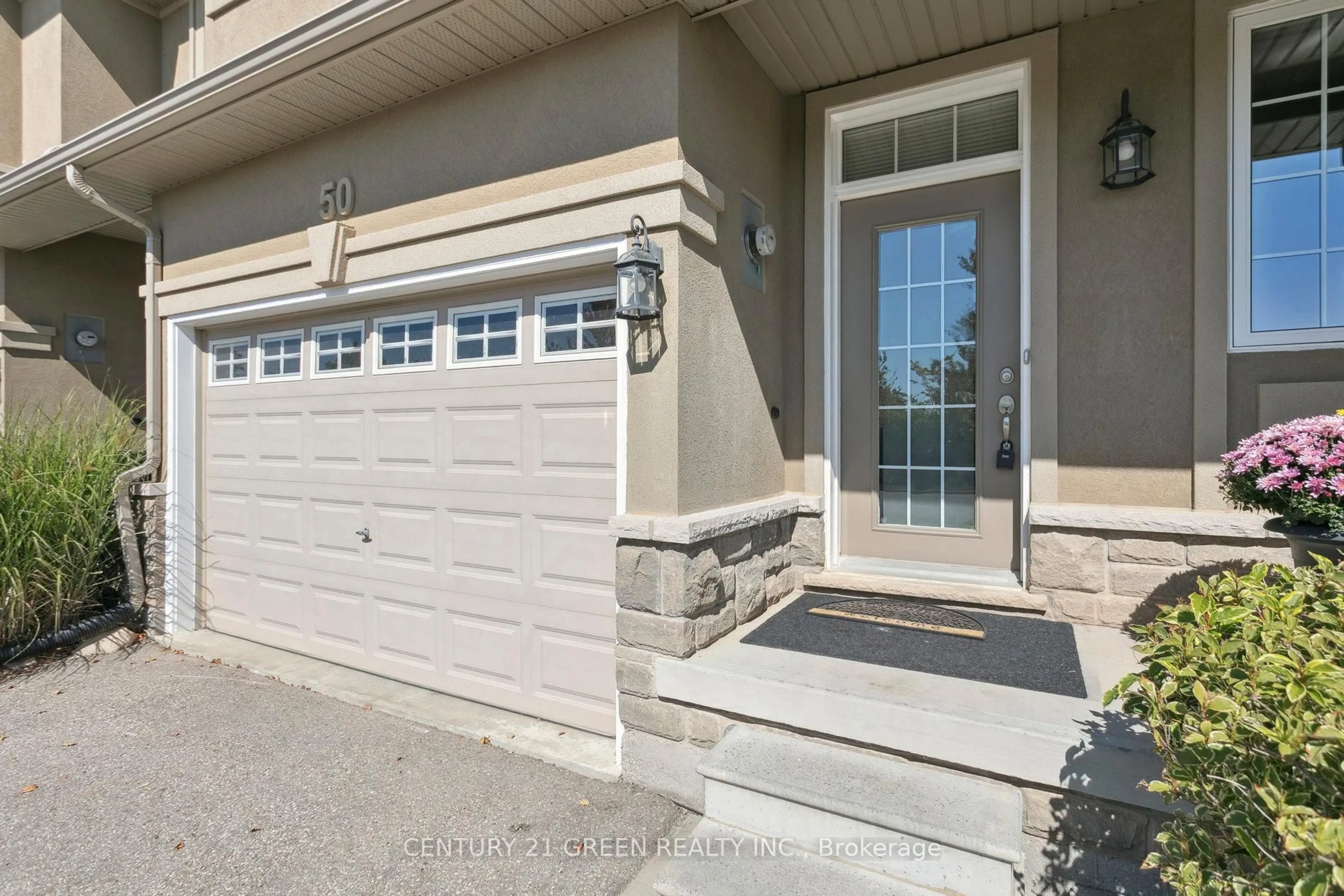 Indoor entryway for 110 Hunter Way, Brantford Ontario N3T 0B1
