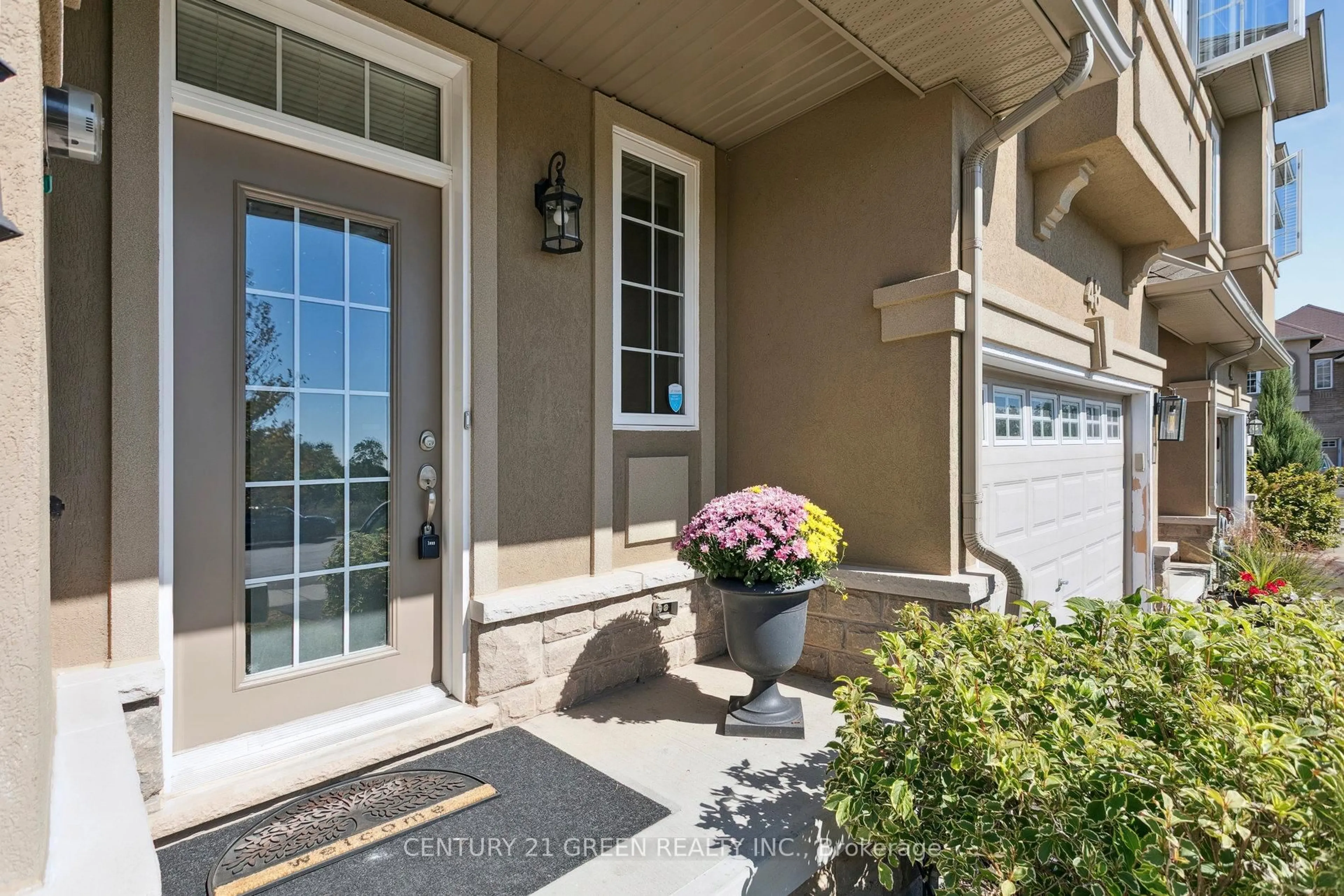 Indoor entryway for 110 Hunter Way, Brantford Ontario N3T 0B1