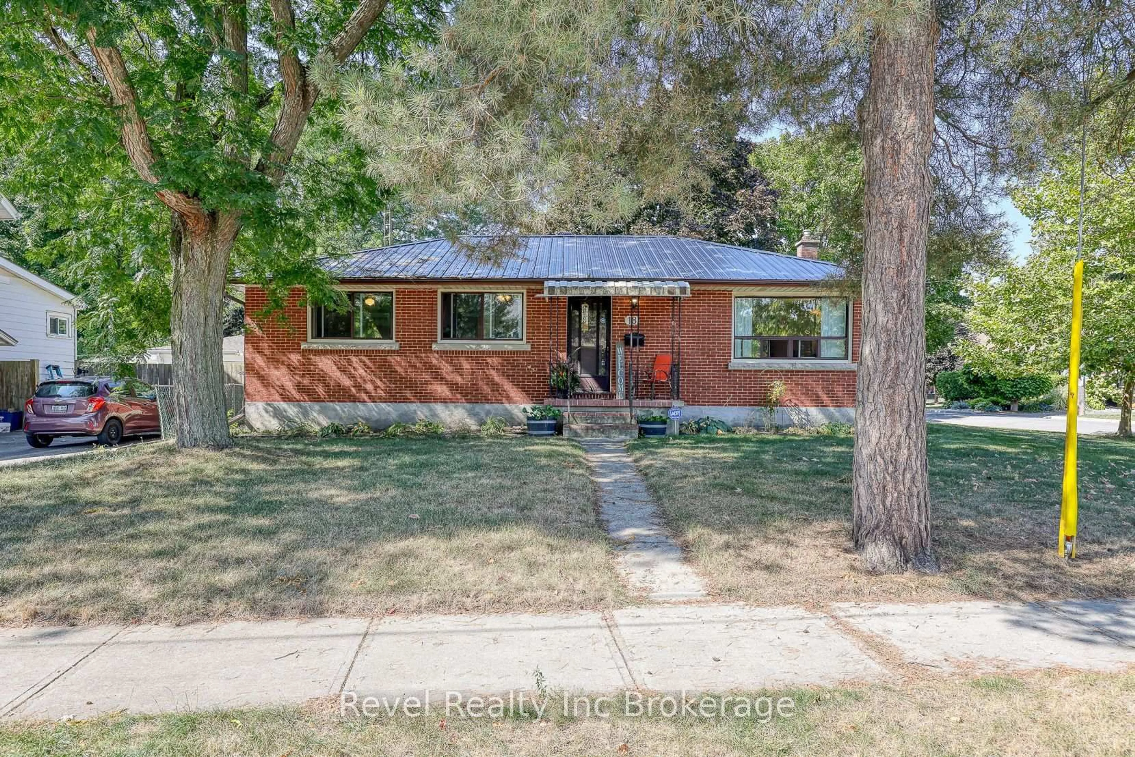 Home with brick exterior material, street for 18 First Ave, Brantford Ontario N3S 6R9