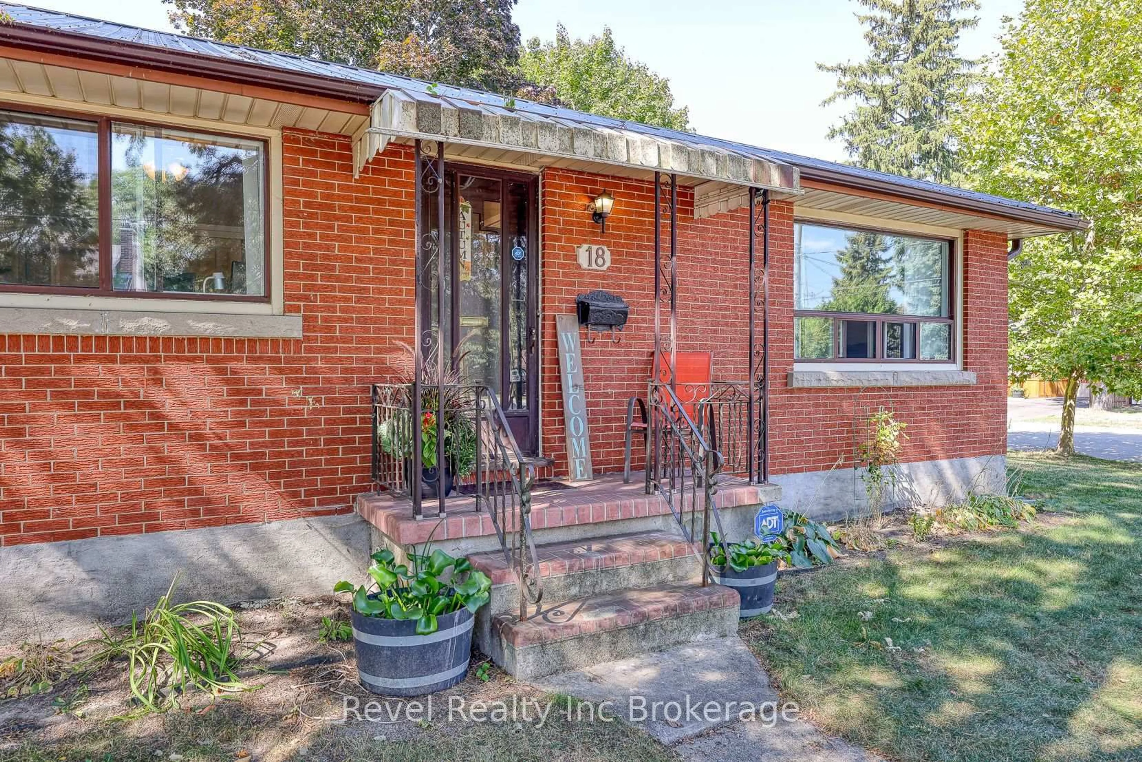 Home with brick exterior material, street for 18 First Ave, Brantford Ontario N3S 6R9