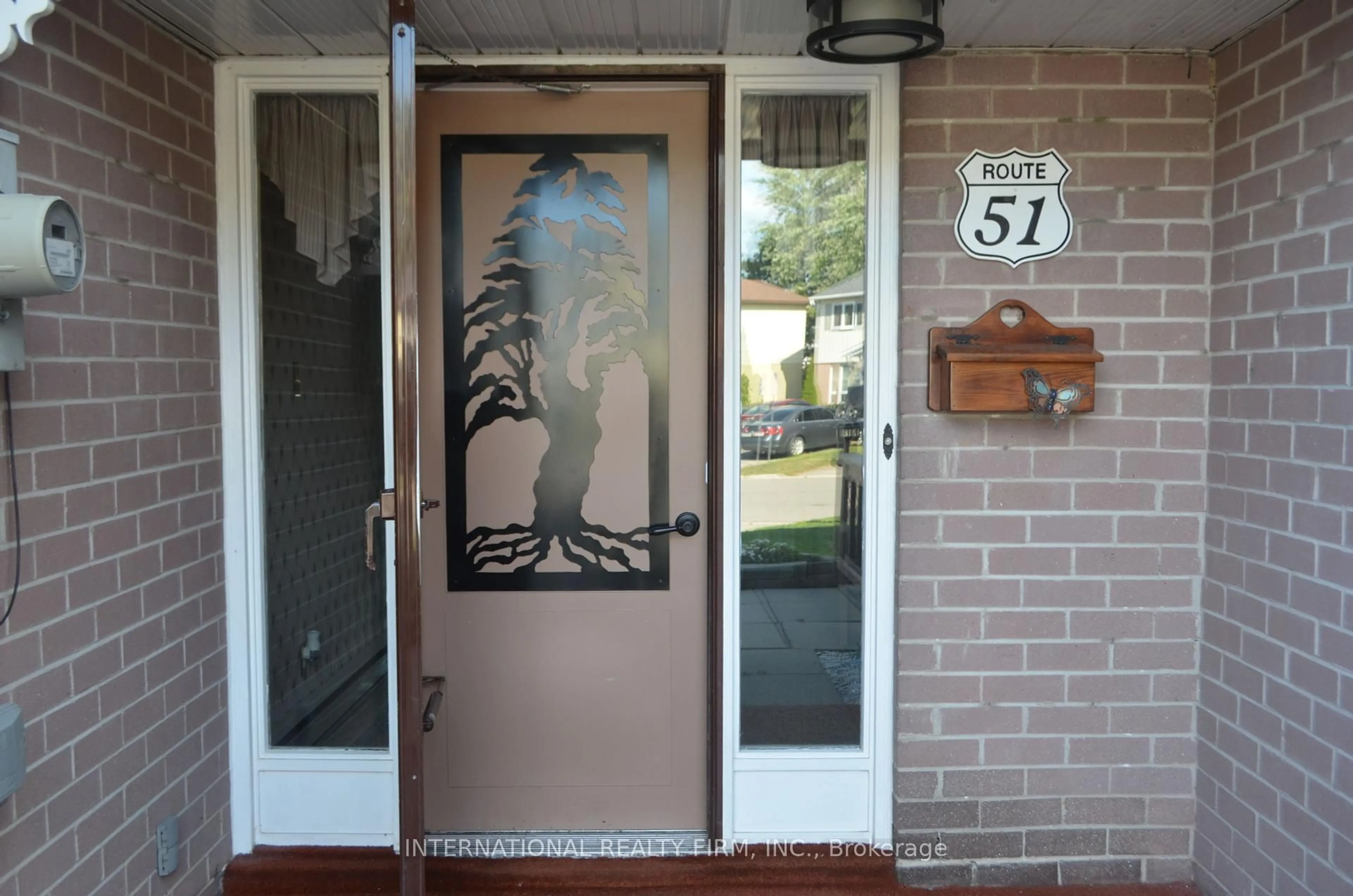 Indoor entryway for 51 Peacock Blvd, Port Hope Ontario L1A 2X2
