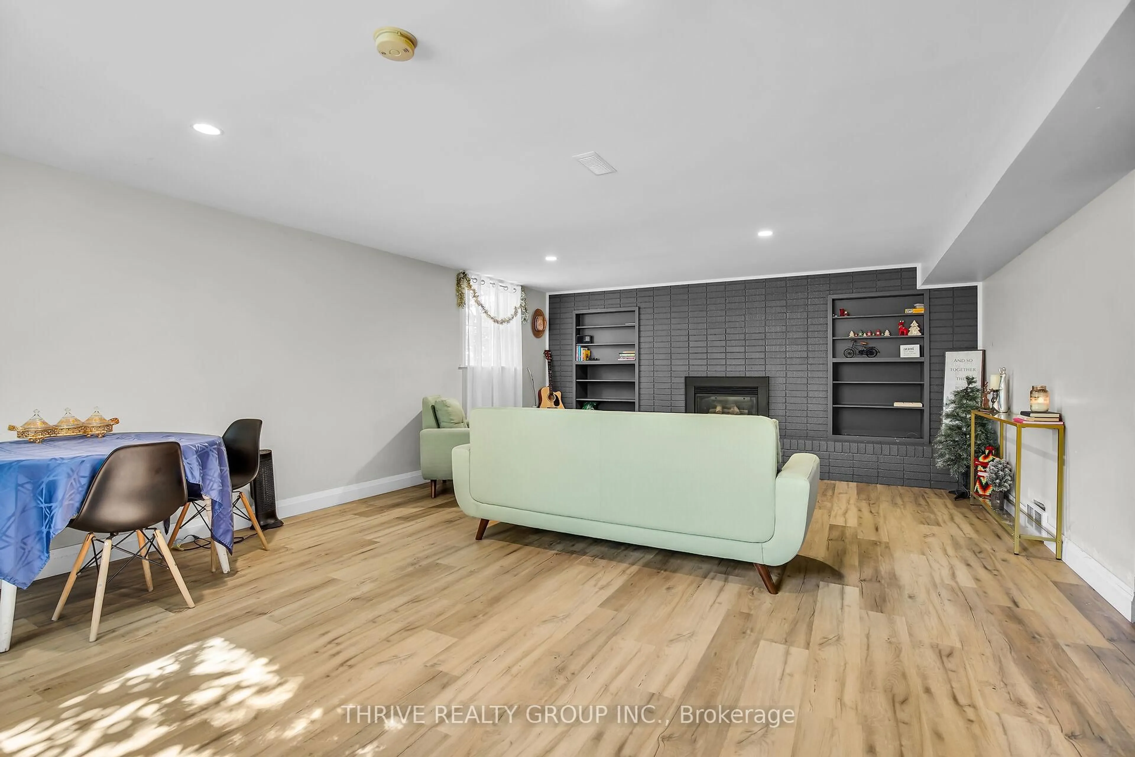 Living room with furniture, wood/laminate floor for 425 Riverside Dr, London North Ontario N6H 2R8