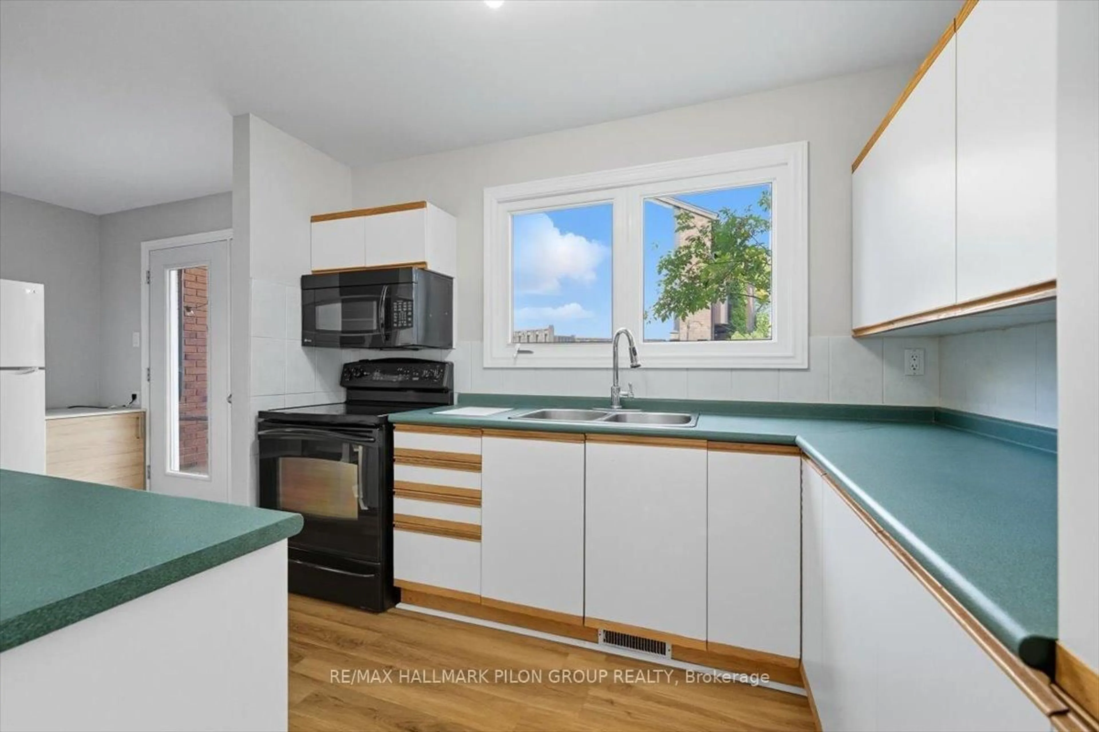 Standard kitchen, wood/laminate floor for 1900 Marquis Ave #22, Ottawa Ontario K1J 8J2