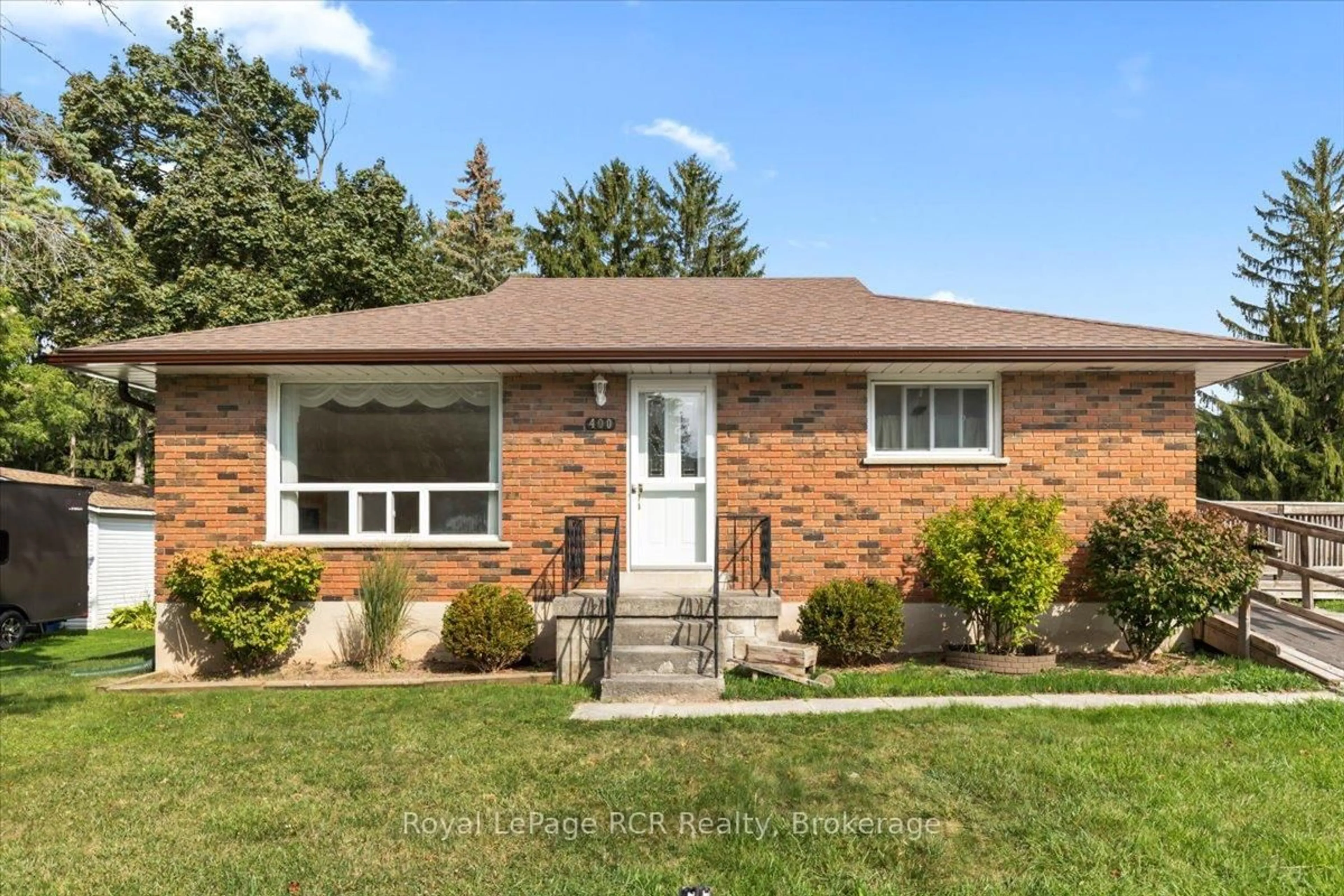 Home with brick exterior material, street for 400 3rd St, Hanover Ontario N4N 1B3
