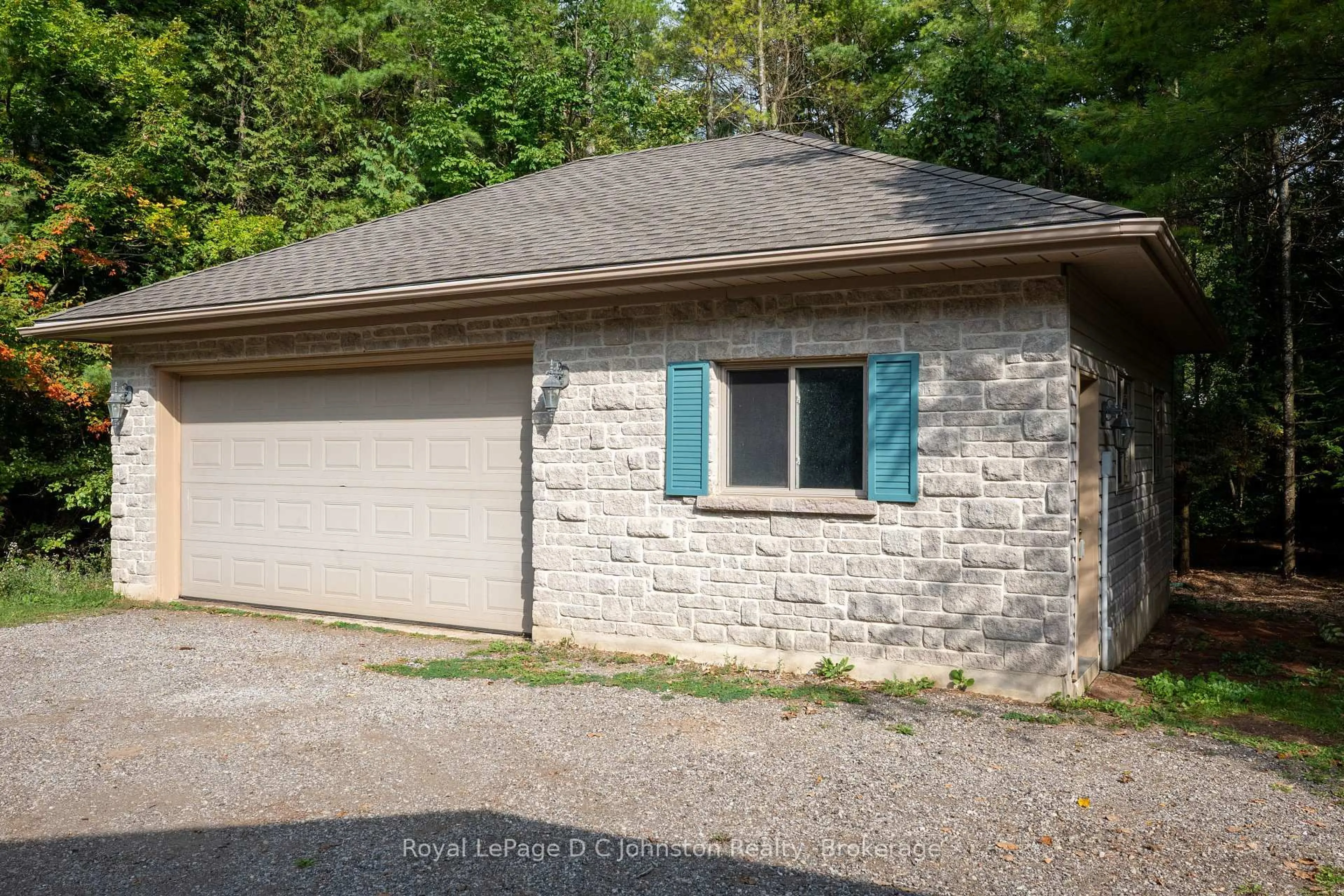 Indoor garage for 397603 Concession 10, Meaford Ontario N4K 5N8