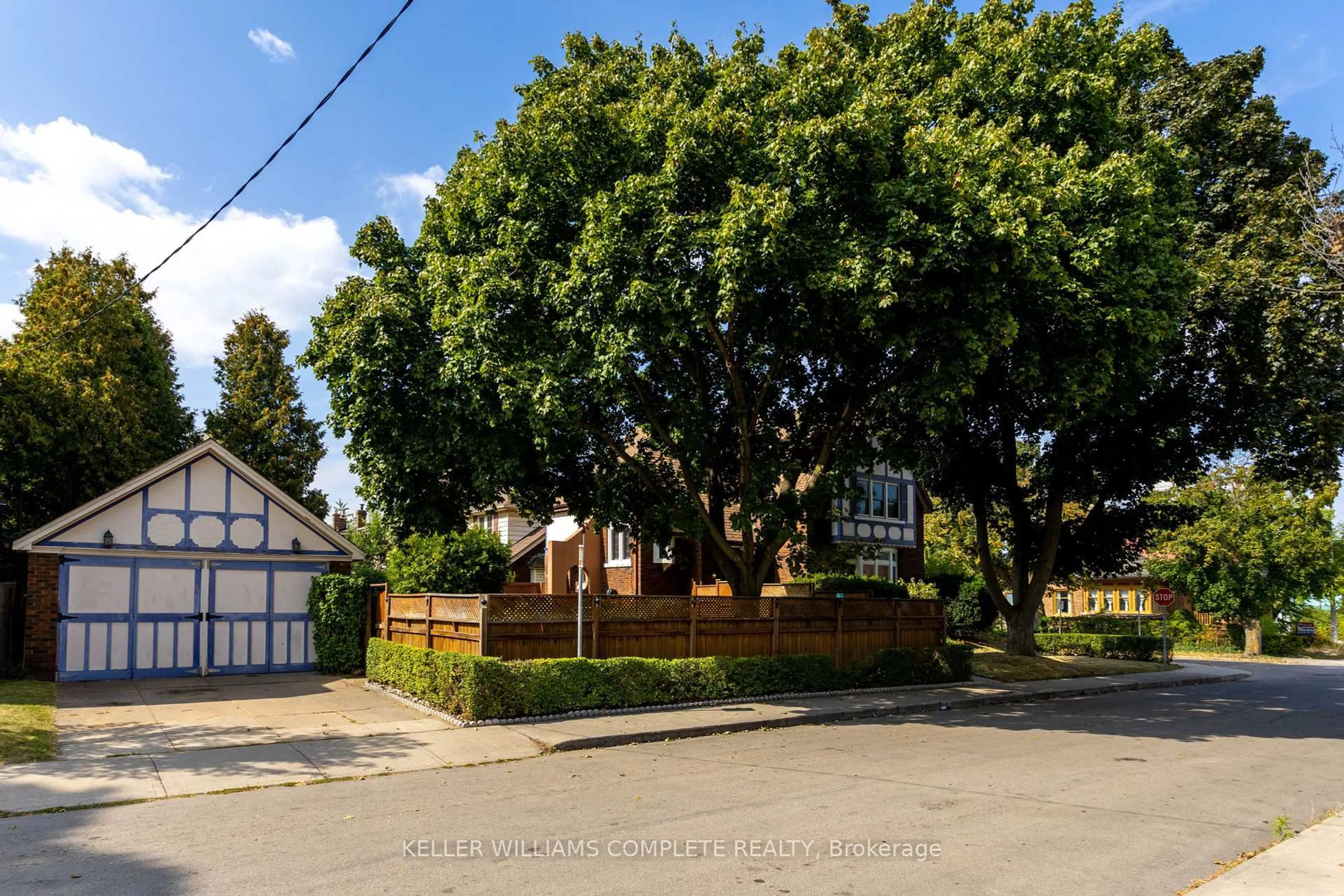 A pic from outside/outdoor area/front of a property/back of a property/a pic from drone, street for 52 Balmoral Ave, Hamilton Ontario L8M 3J9