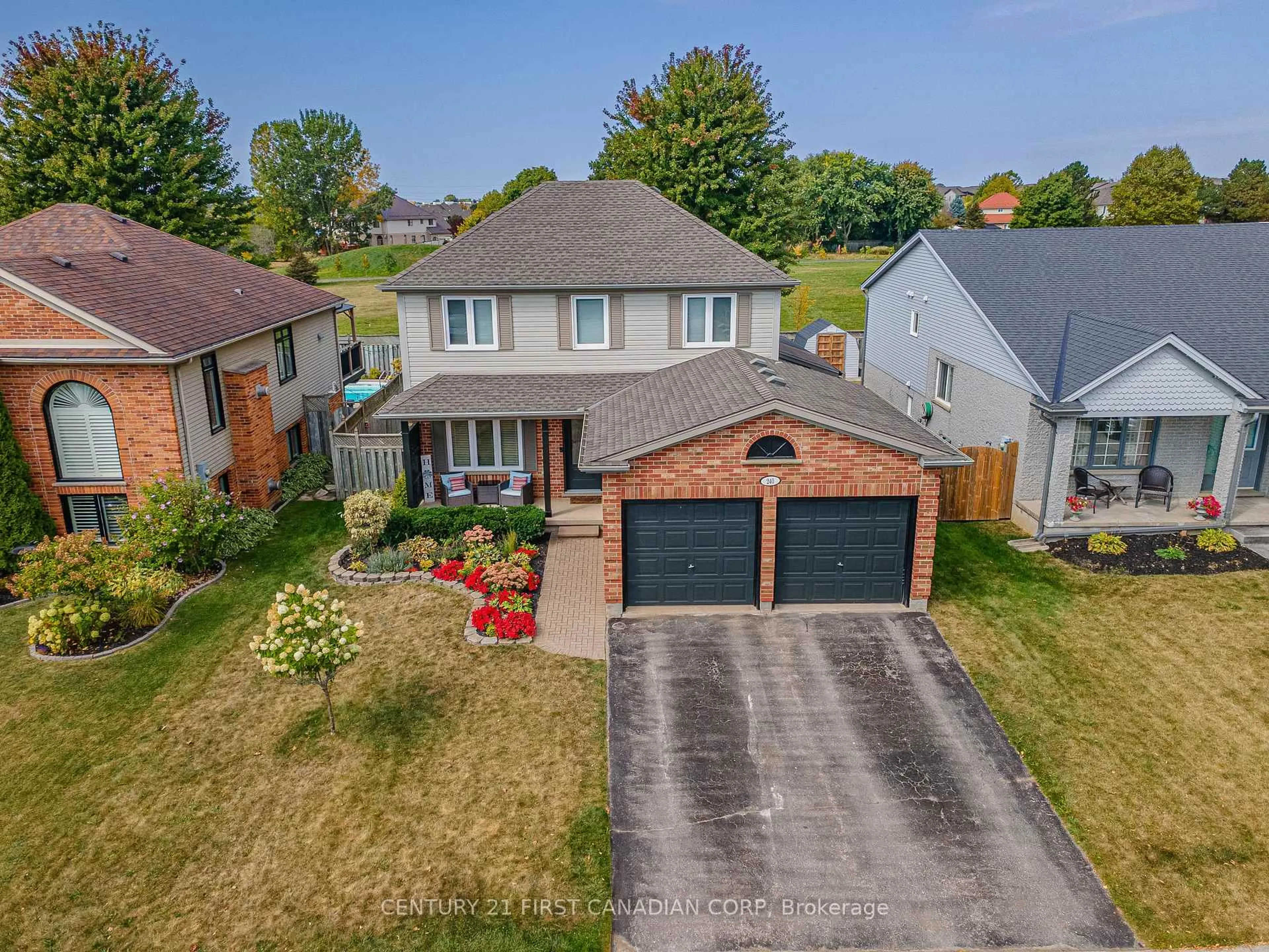 A pic from outside/outdoor area/front of a property/back of a property/a pic from drone, street for 240 Ellerslie Rd, London South Ontario N6M 1B6