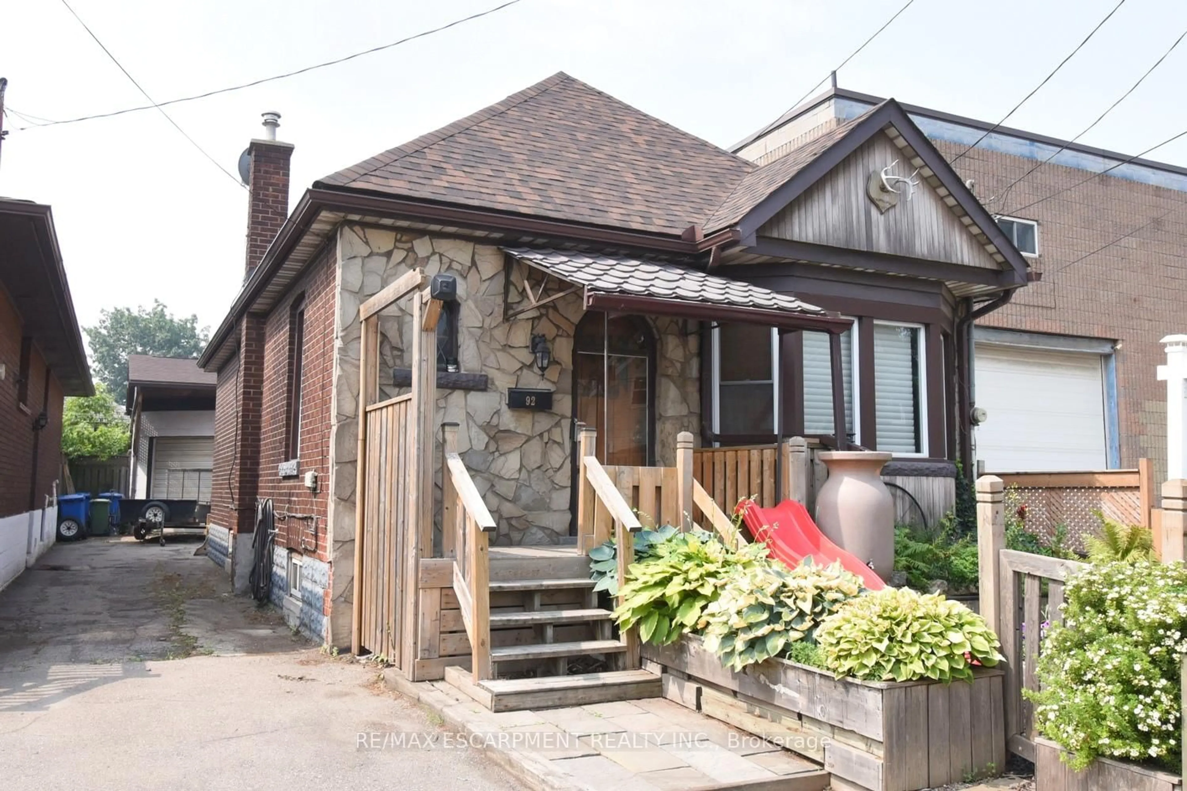 Unknown for 92 Gertrude St, Hamilton Ontario L8L 4C2