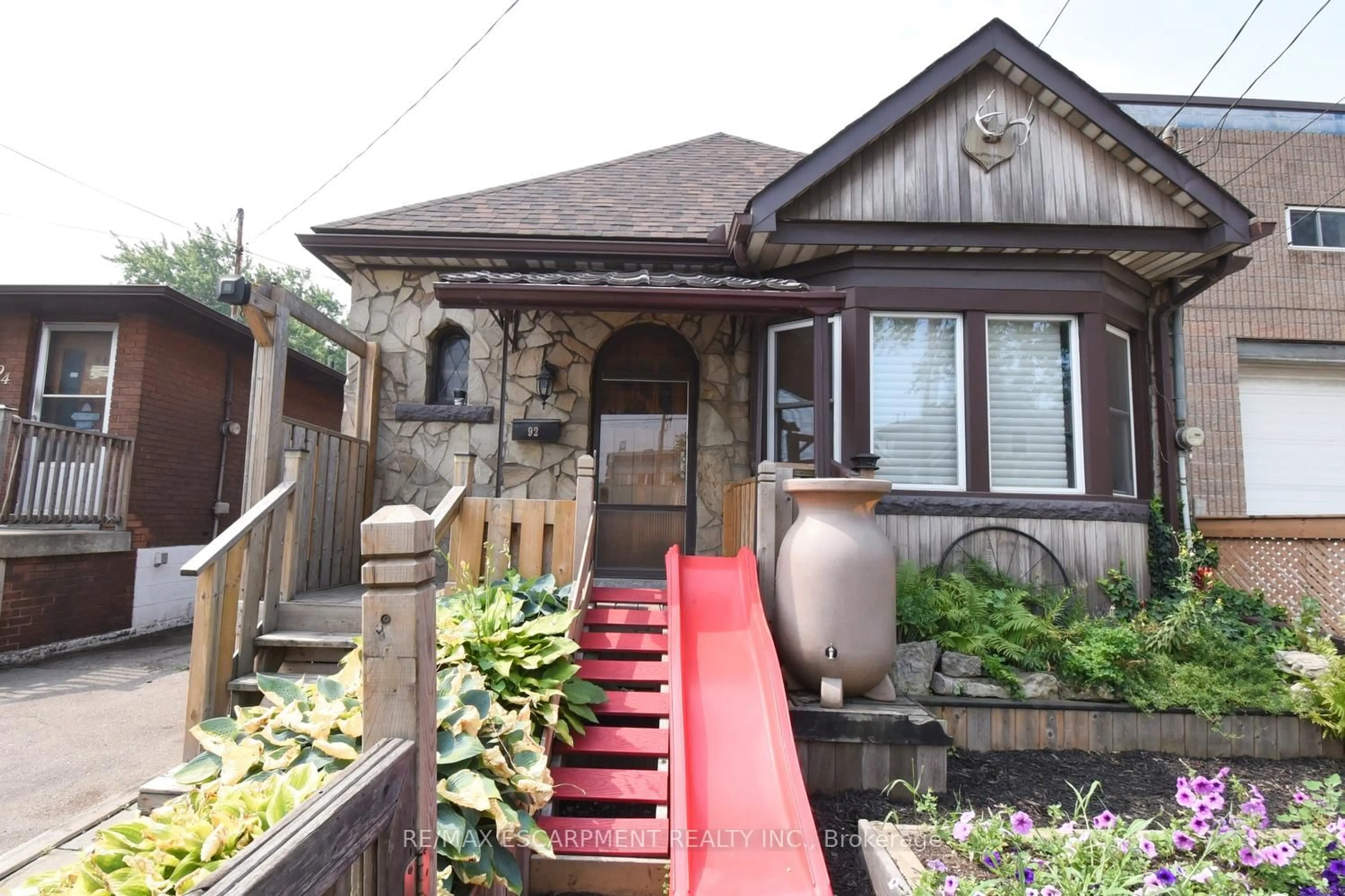 Patio, street for 92 Gertrude St, Hamilton Ontario L8L 4C2