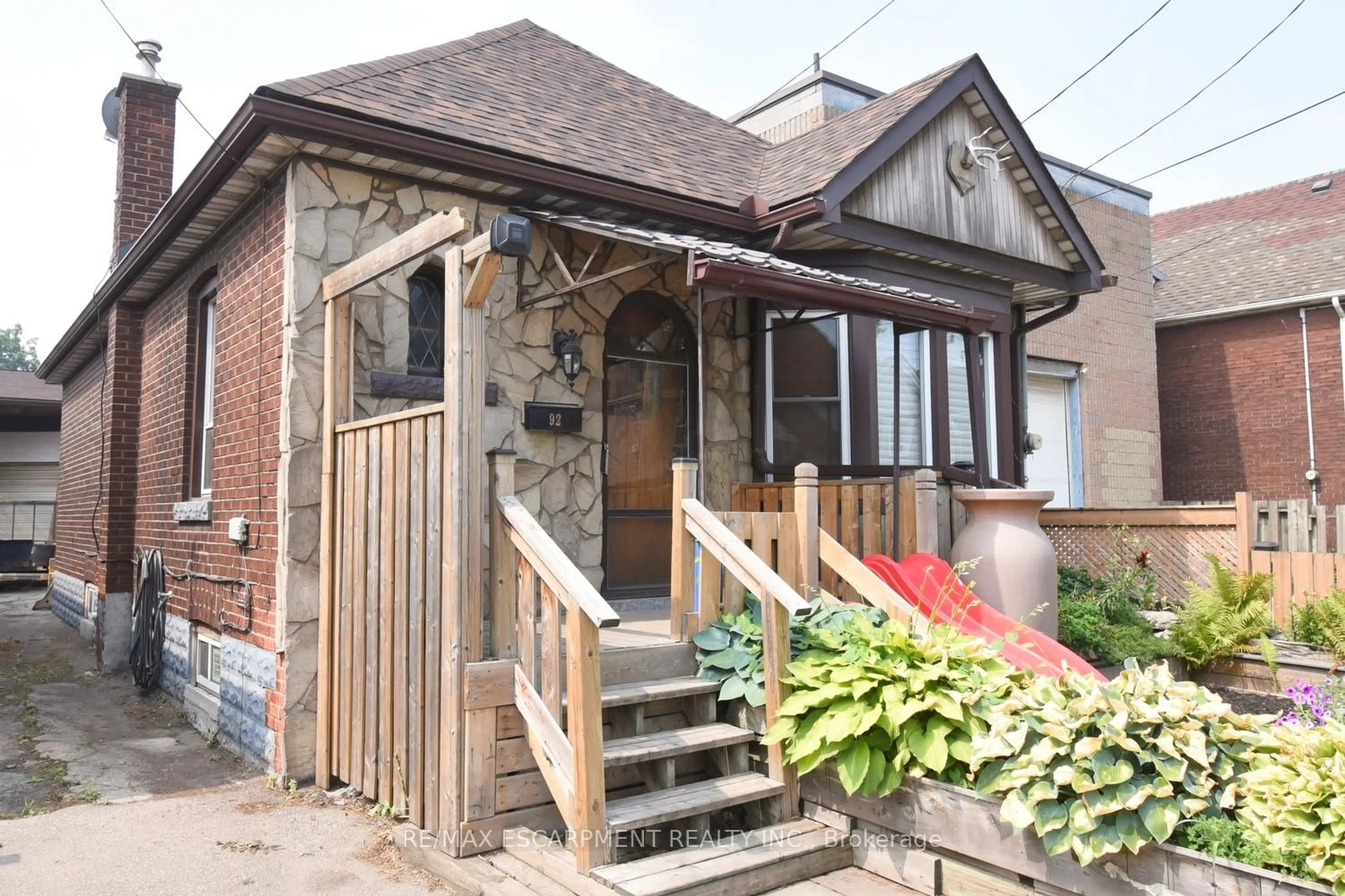 Home with brick exterior material, building for 92 Gertrude St, Hamilton Ontario L8L 4C2