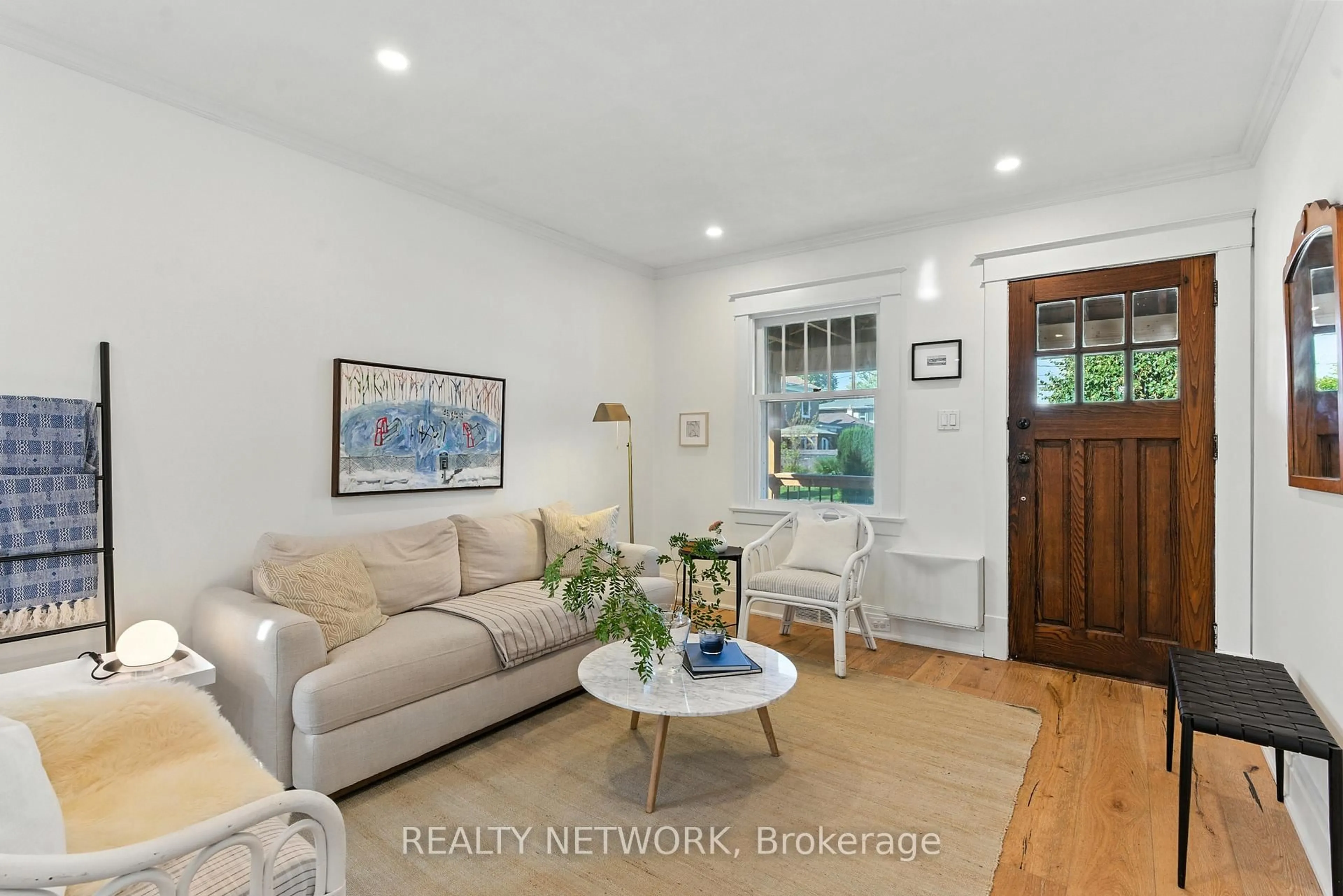 Living room with furniture, unknown for 27 Dexter St, St. Catharines Ontario L2S 2L5