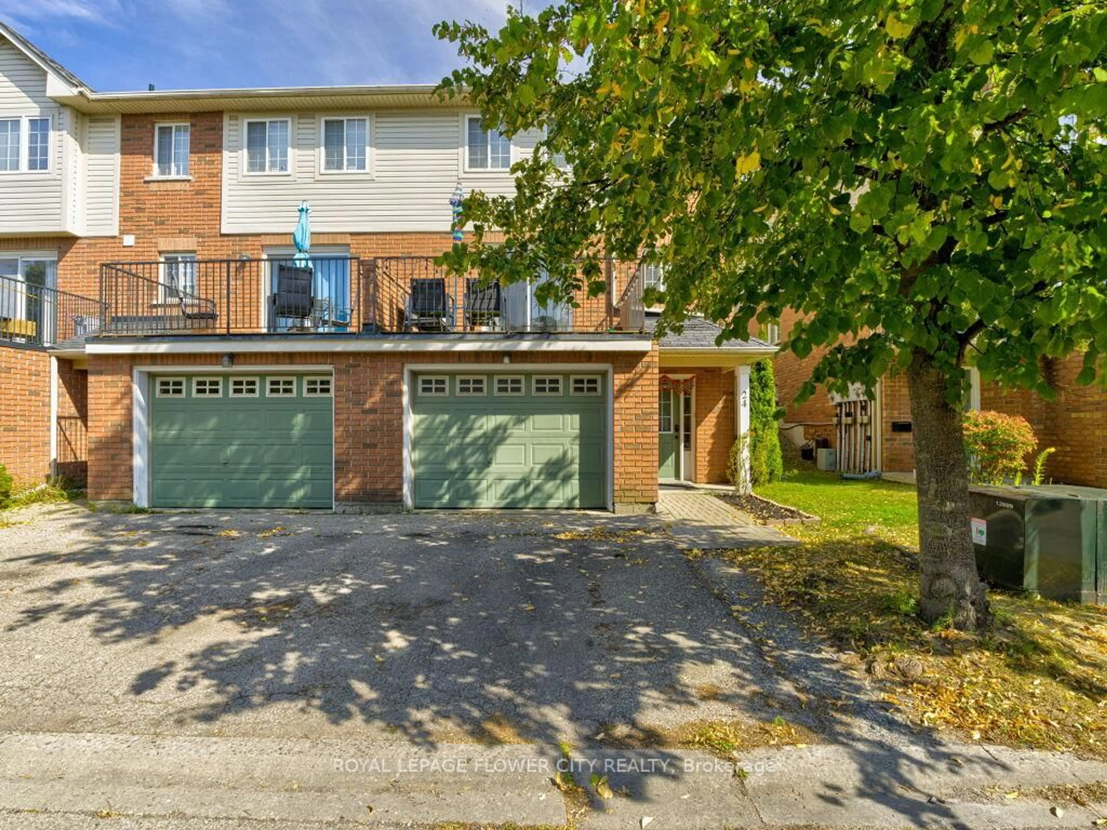 A pic from outside/outdoor area/front of a property/back of a property/a pic from drone, street for 250 Ainslie St #24, Cambridge Ontario N1R 8P8